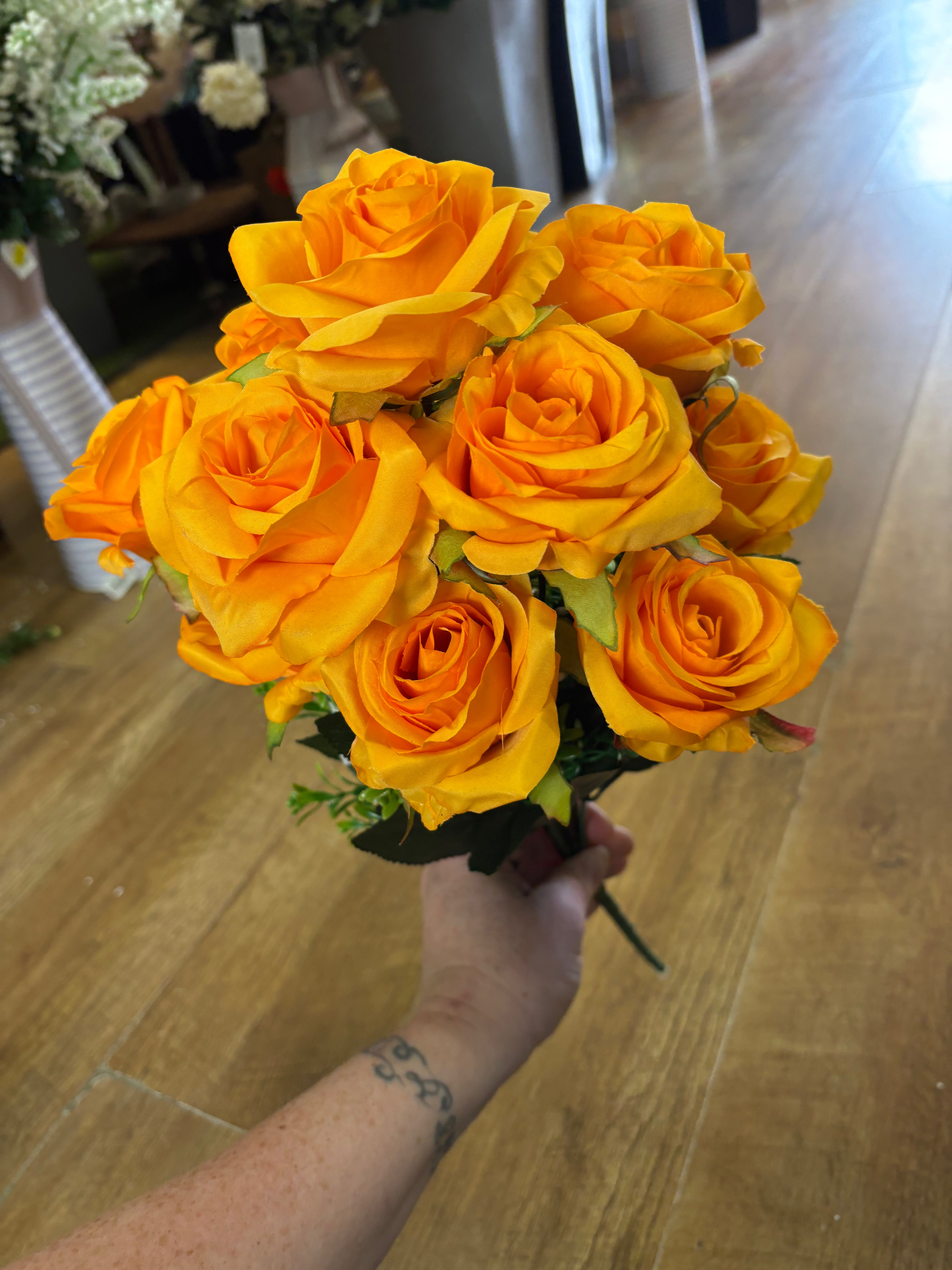 Pale orange 12 head rose bouquet