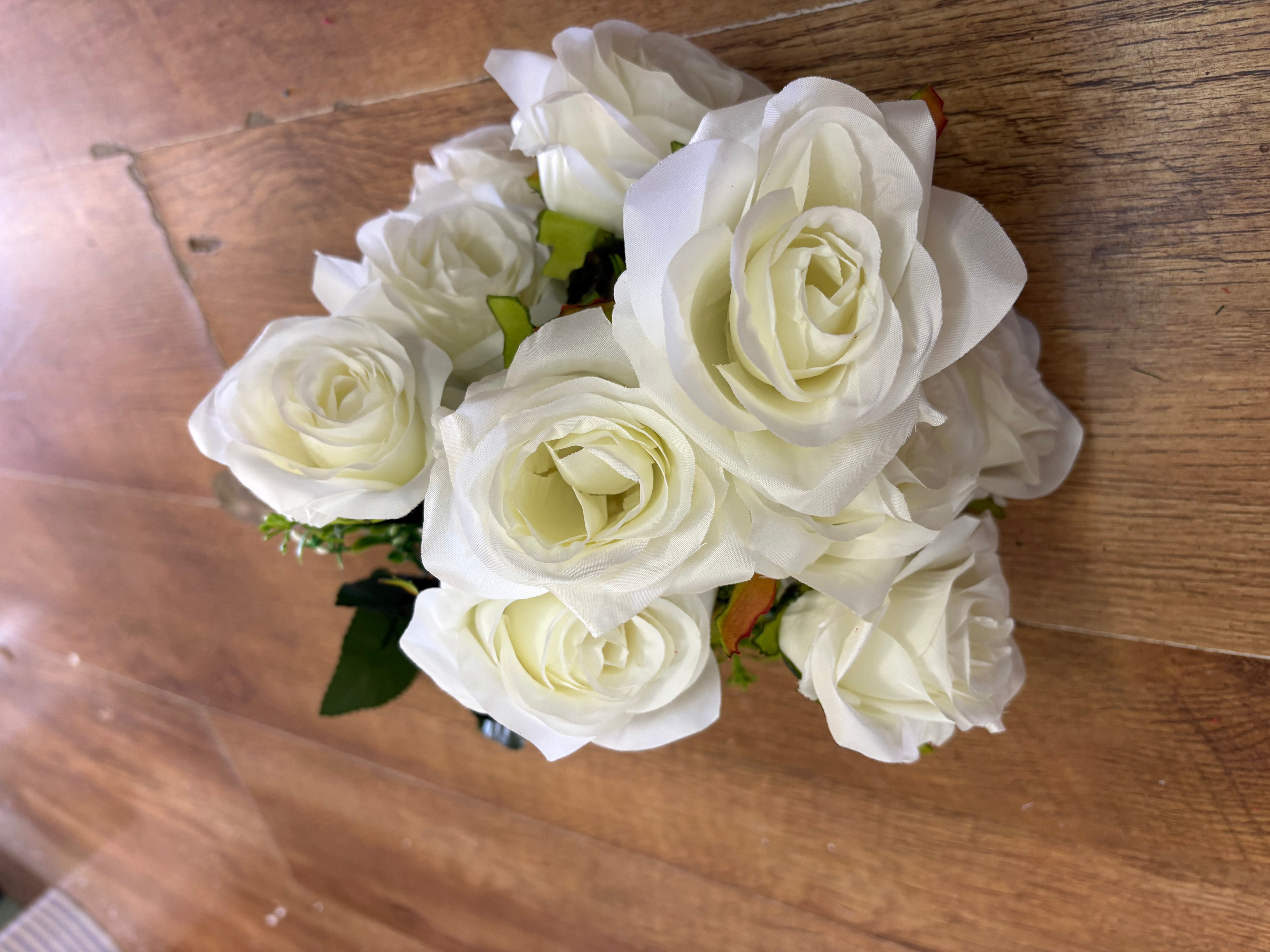 Ivory 12 head rose bouquet