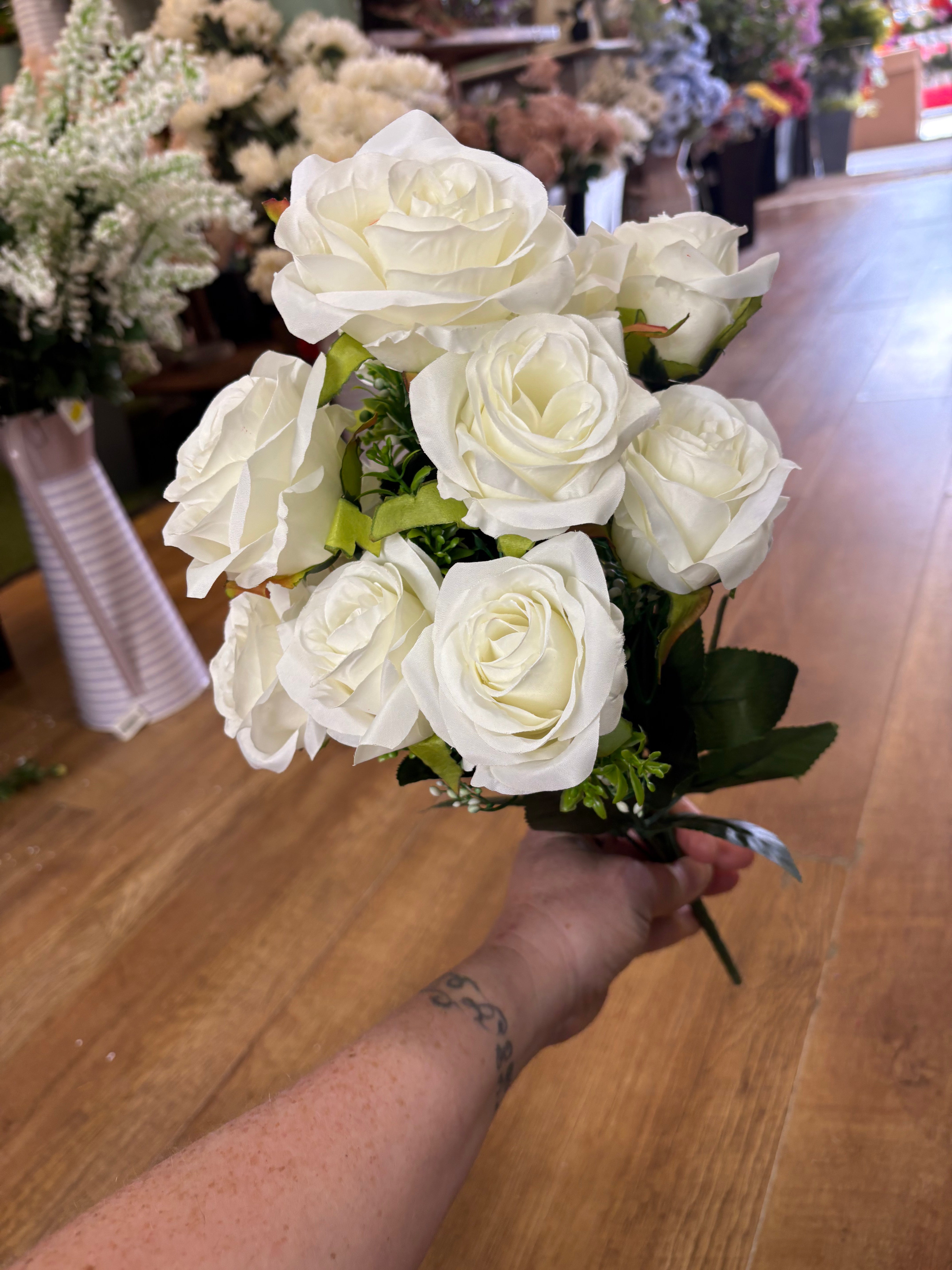 Ivory 12 head rose bouquet