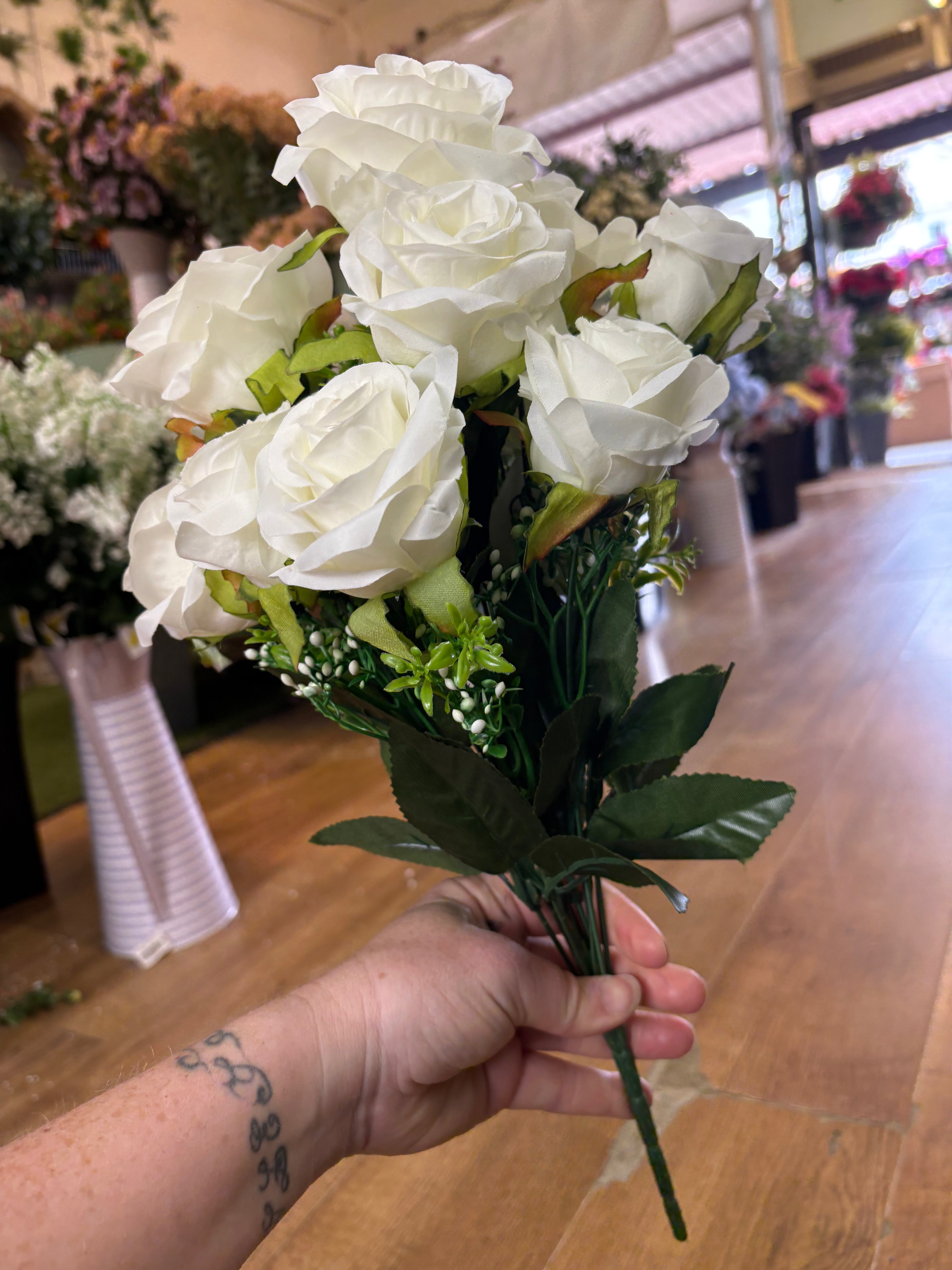 Ivory 12 head rose bouquet
