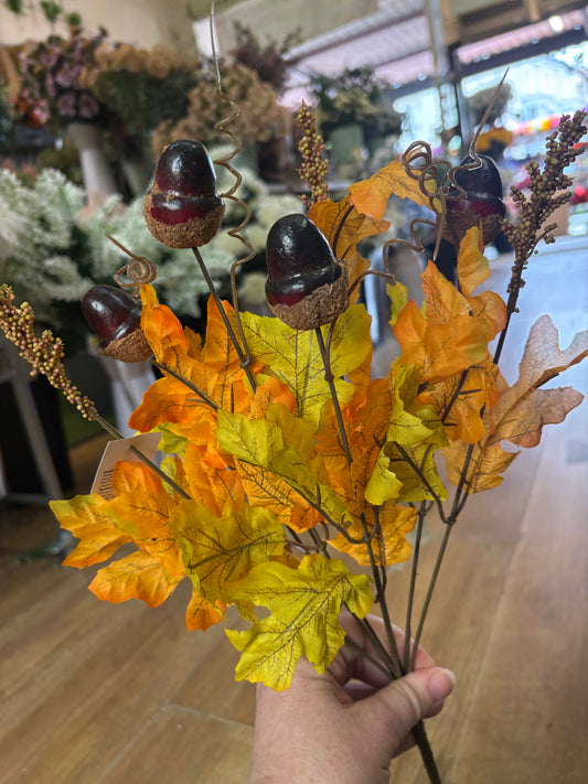 Pale orange and autumnal yellow acorn and foliage bunch