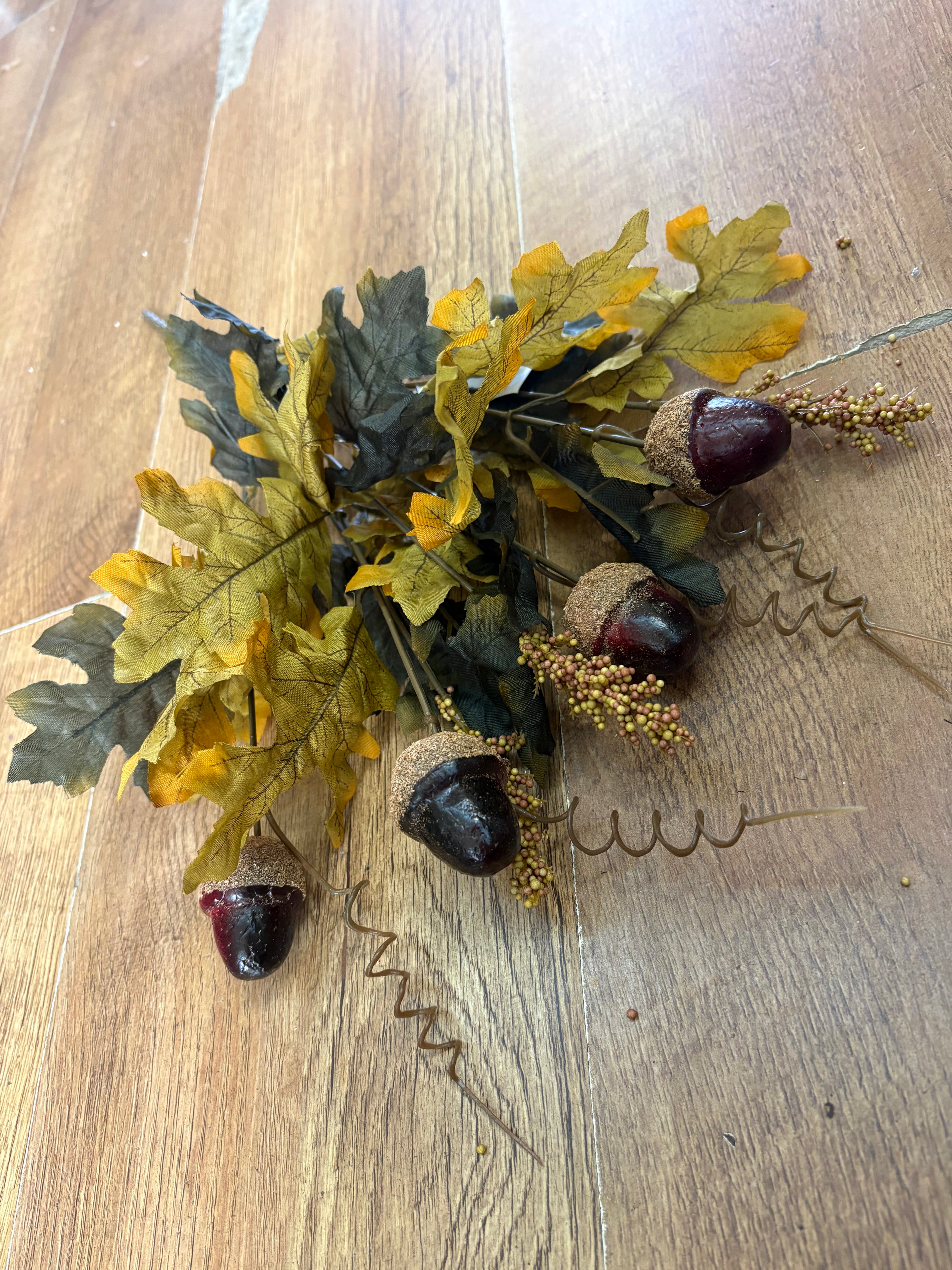 Dark green and autumnal green acorn and foliage bunch
