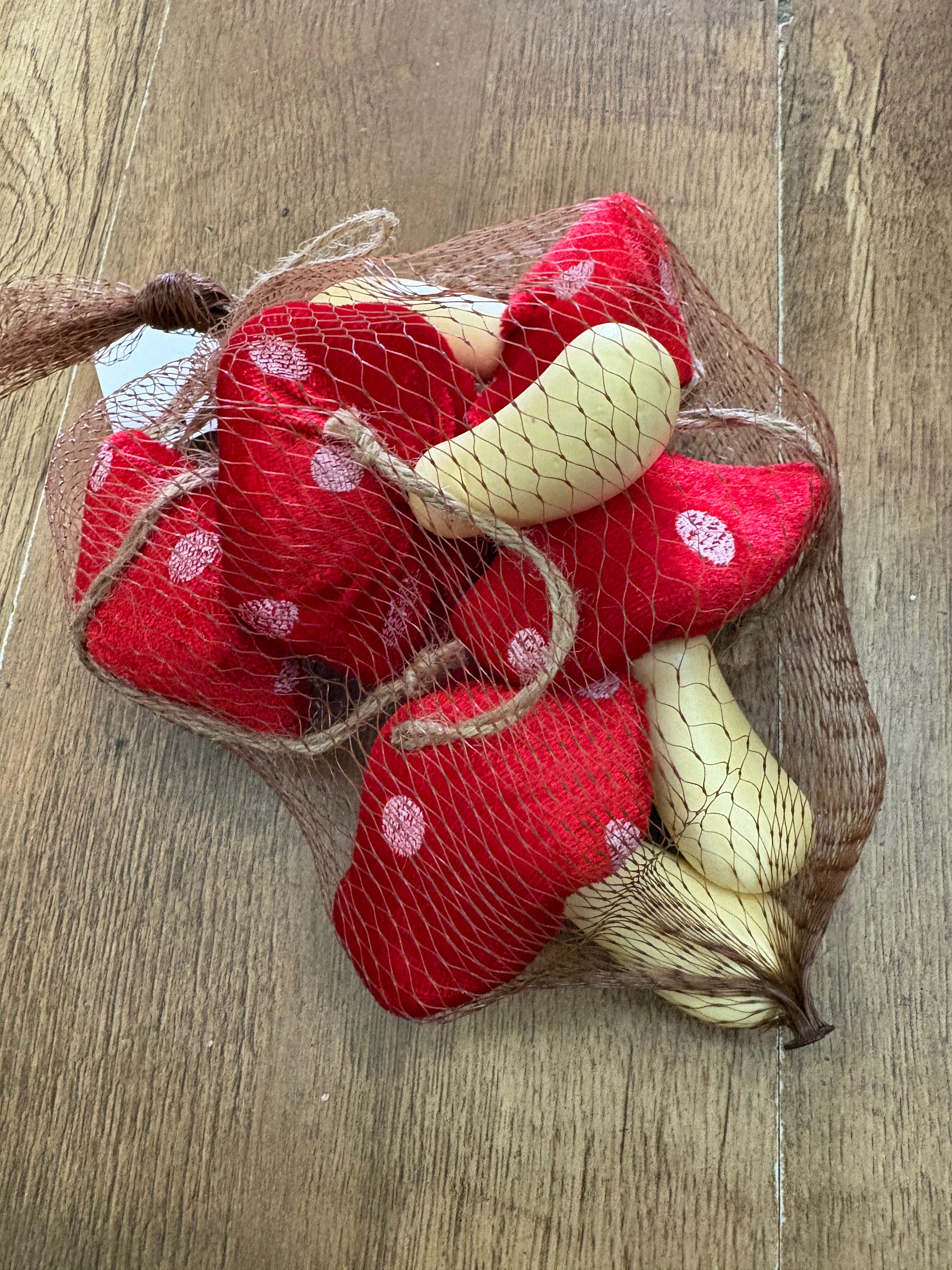 Pack of 5 hanging velvet toadstools
