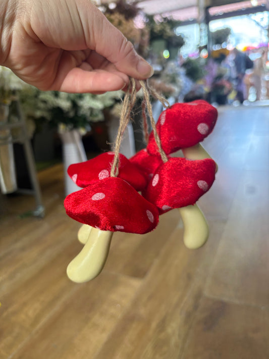 Pack of 5 hanging velvet toadstools