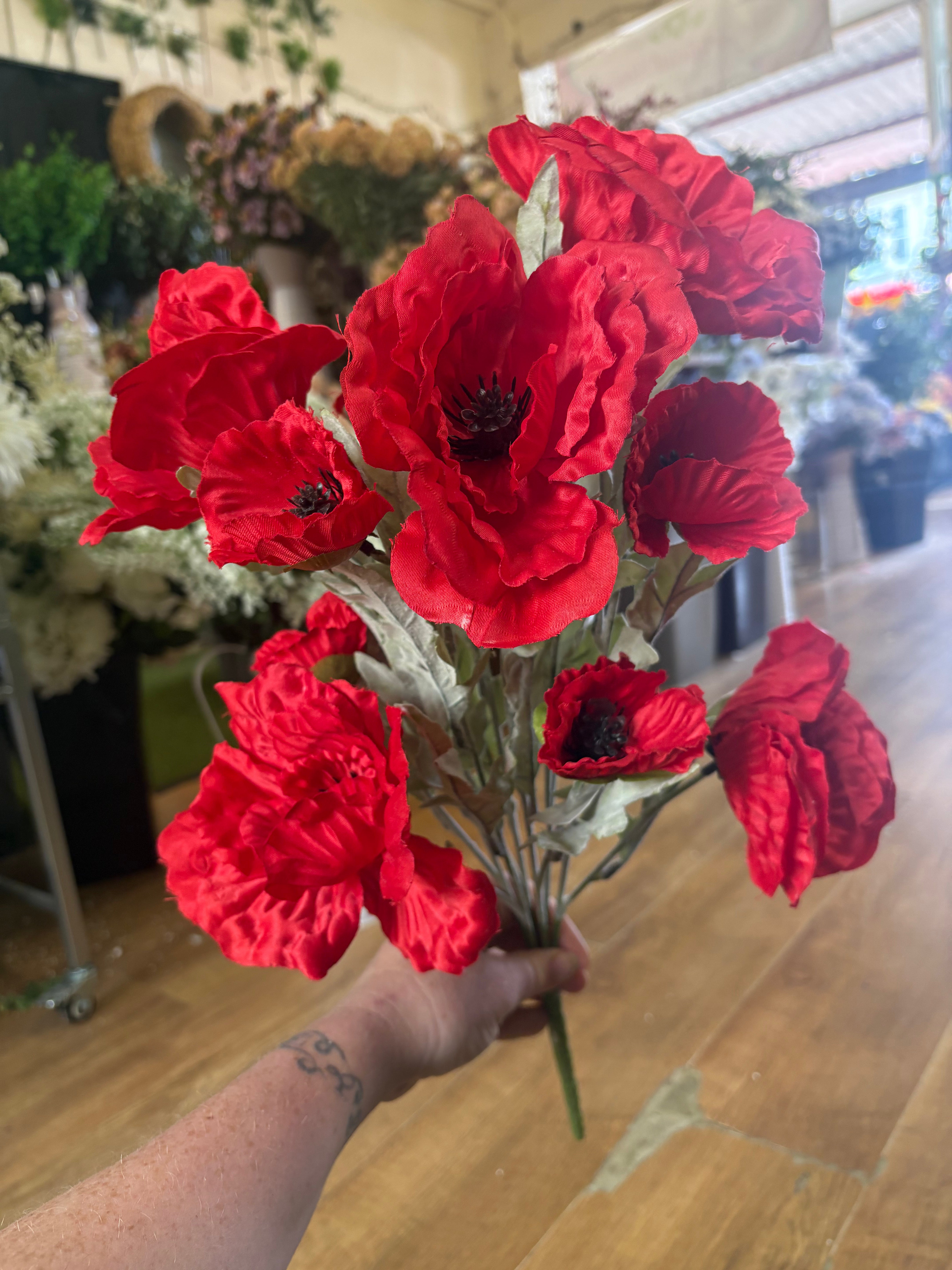Large mix sized red poppy bunch with flocked stem
