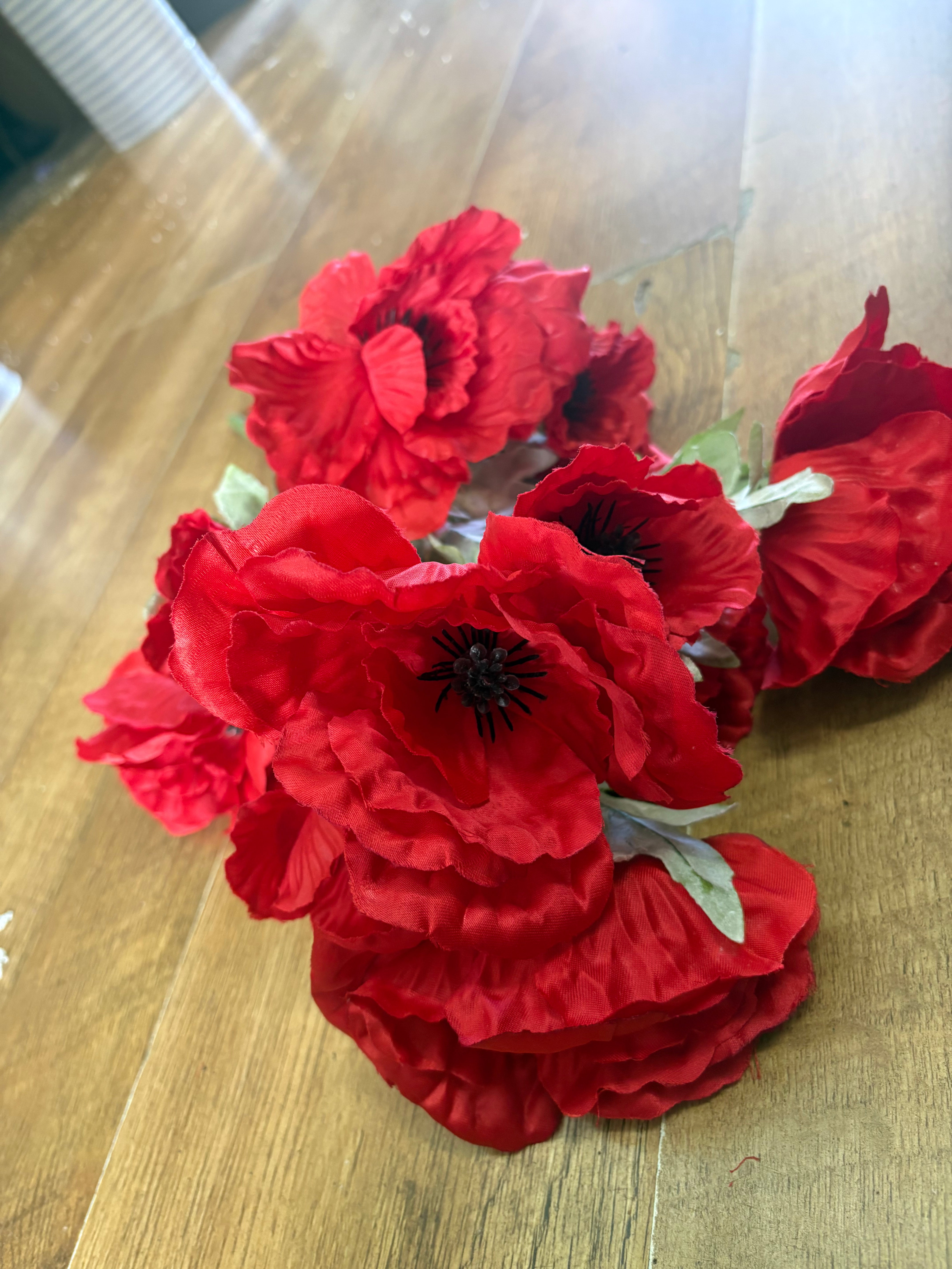 Large mix sized red poppy bunch with flocked stem