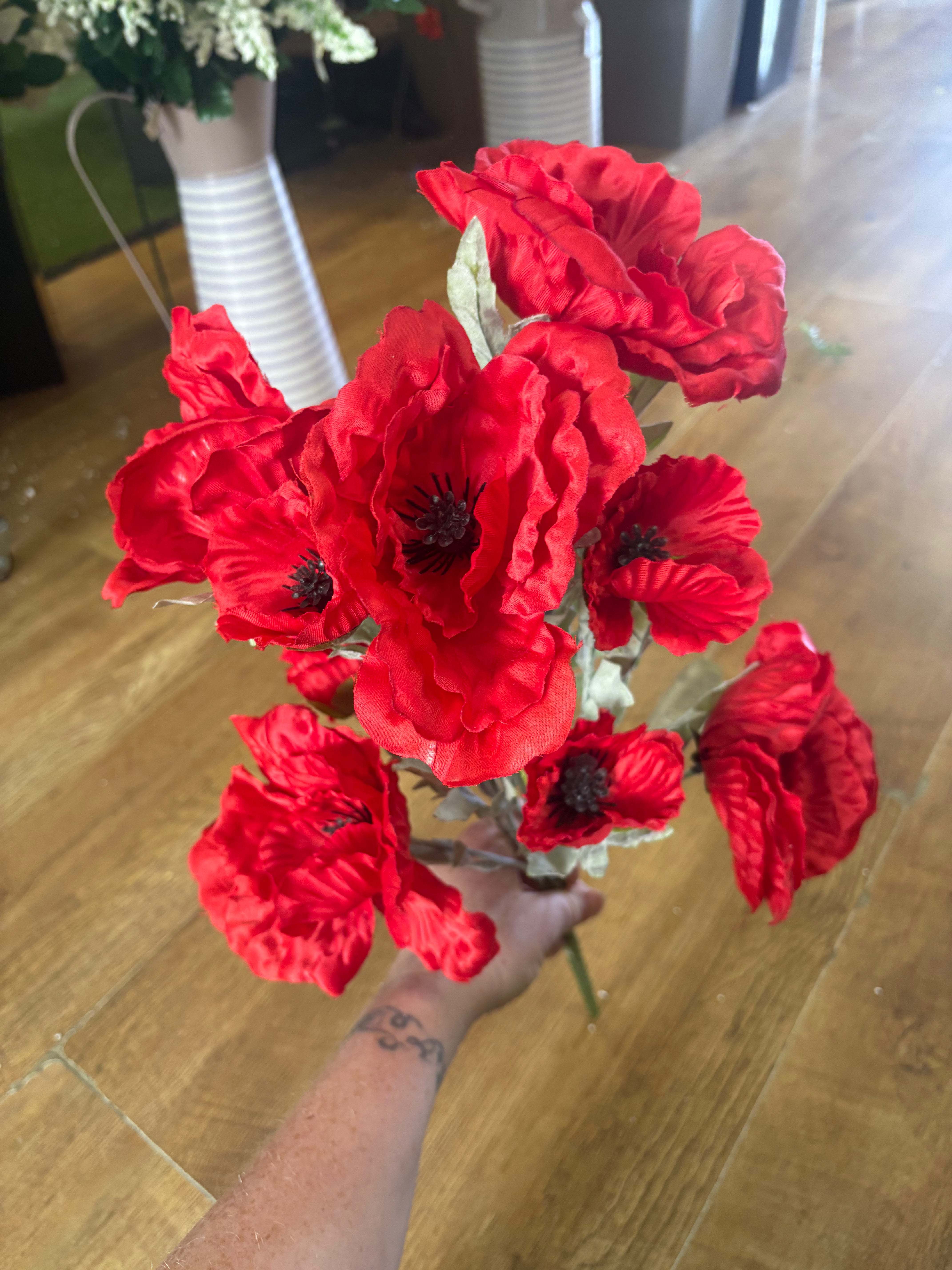 Large mix sized red poppy bunch with flocked stem