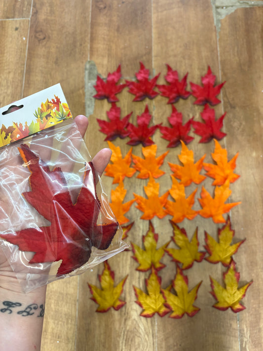 Pack of 24 loose autumnal maple leaves