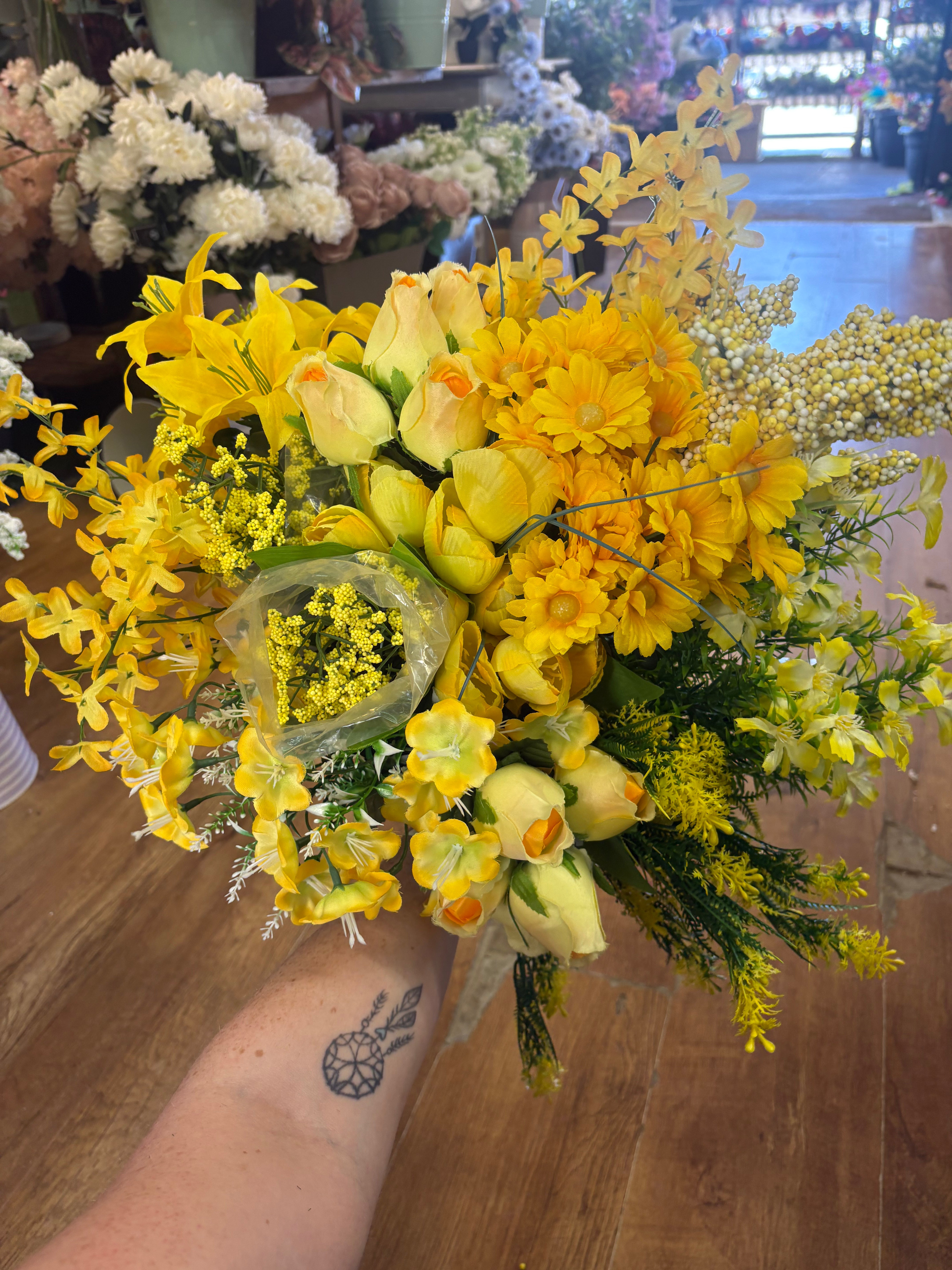 Box 5 - 20 bunches of flowers/foliage