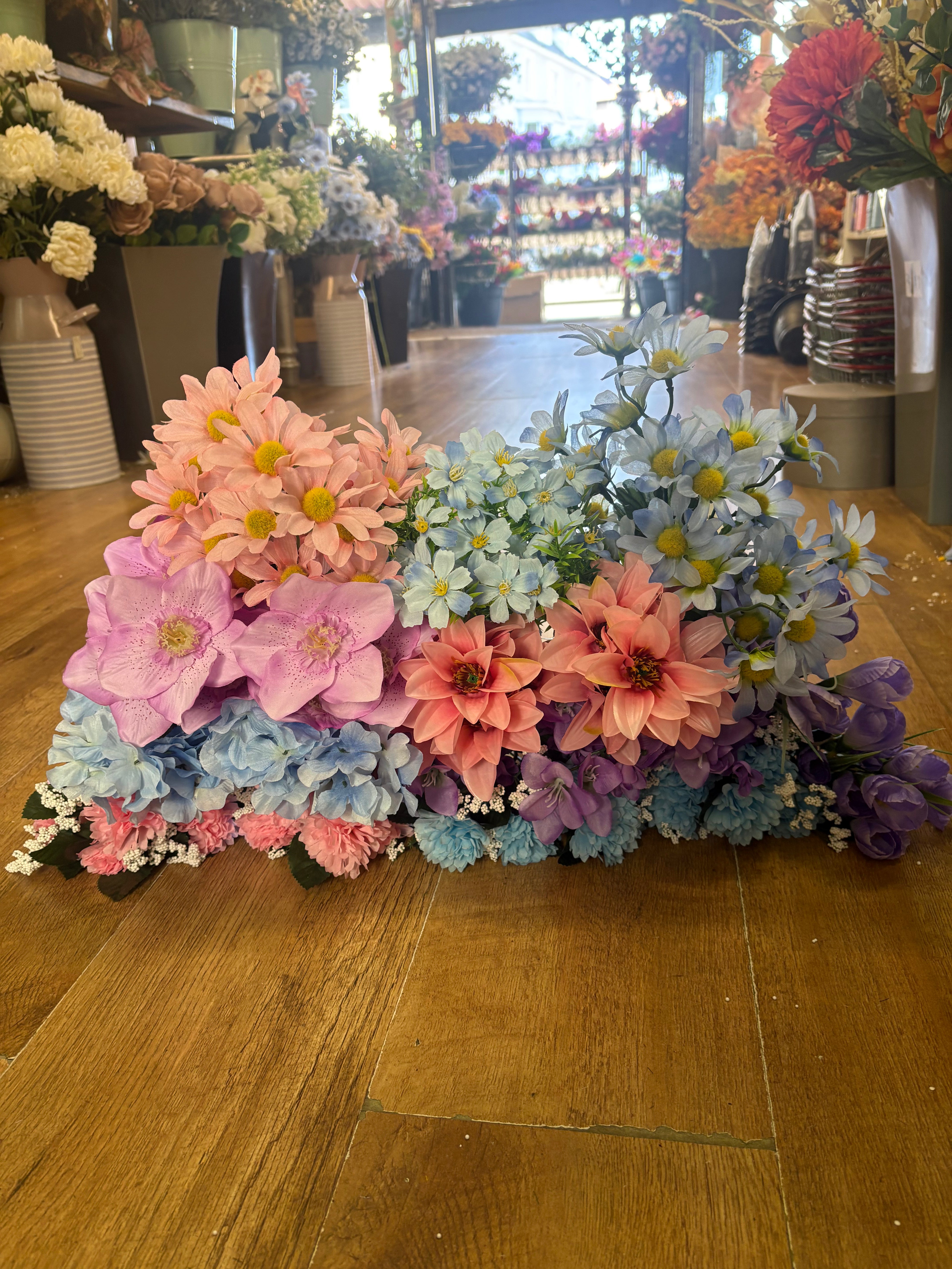Box 16 - 20 bunches of flowers/foliage