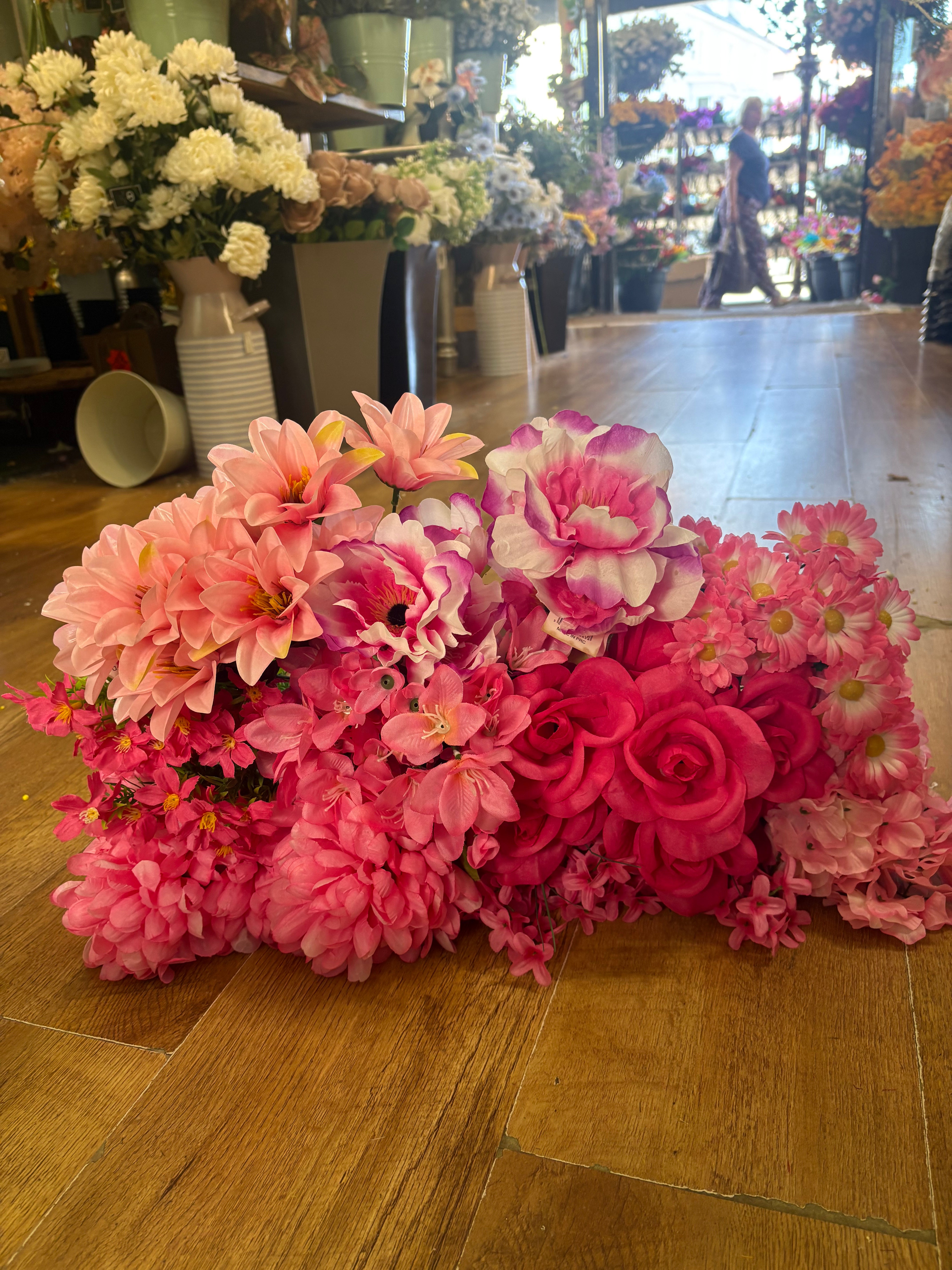 Box 15 - 20 bunches of flowers/foliage