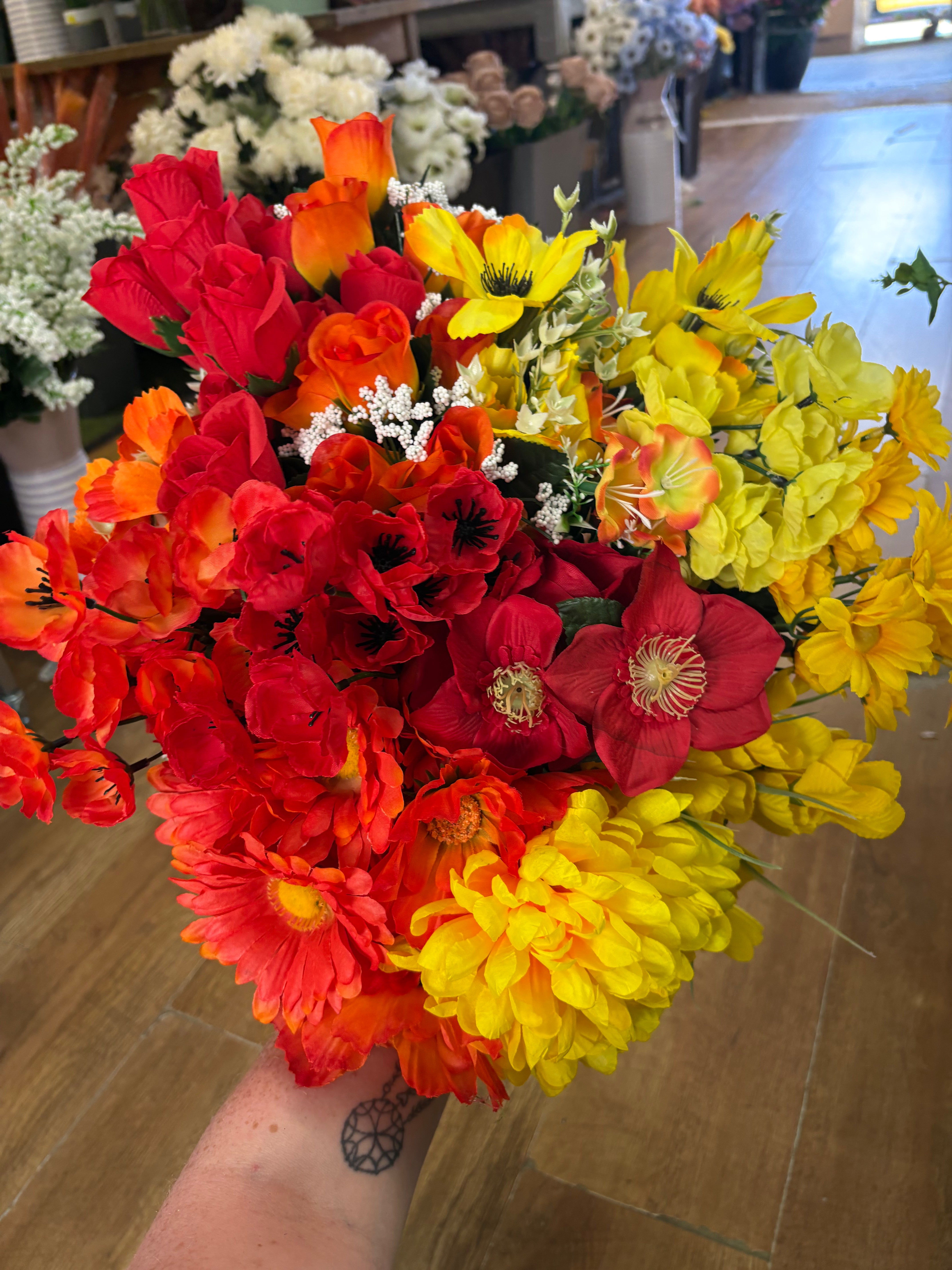 Box 15 - 20 bunches of flowers/foliage