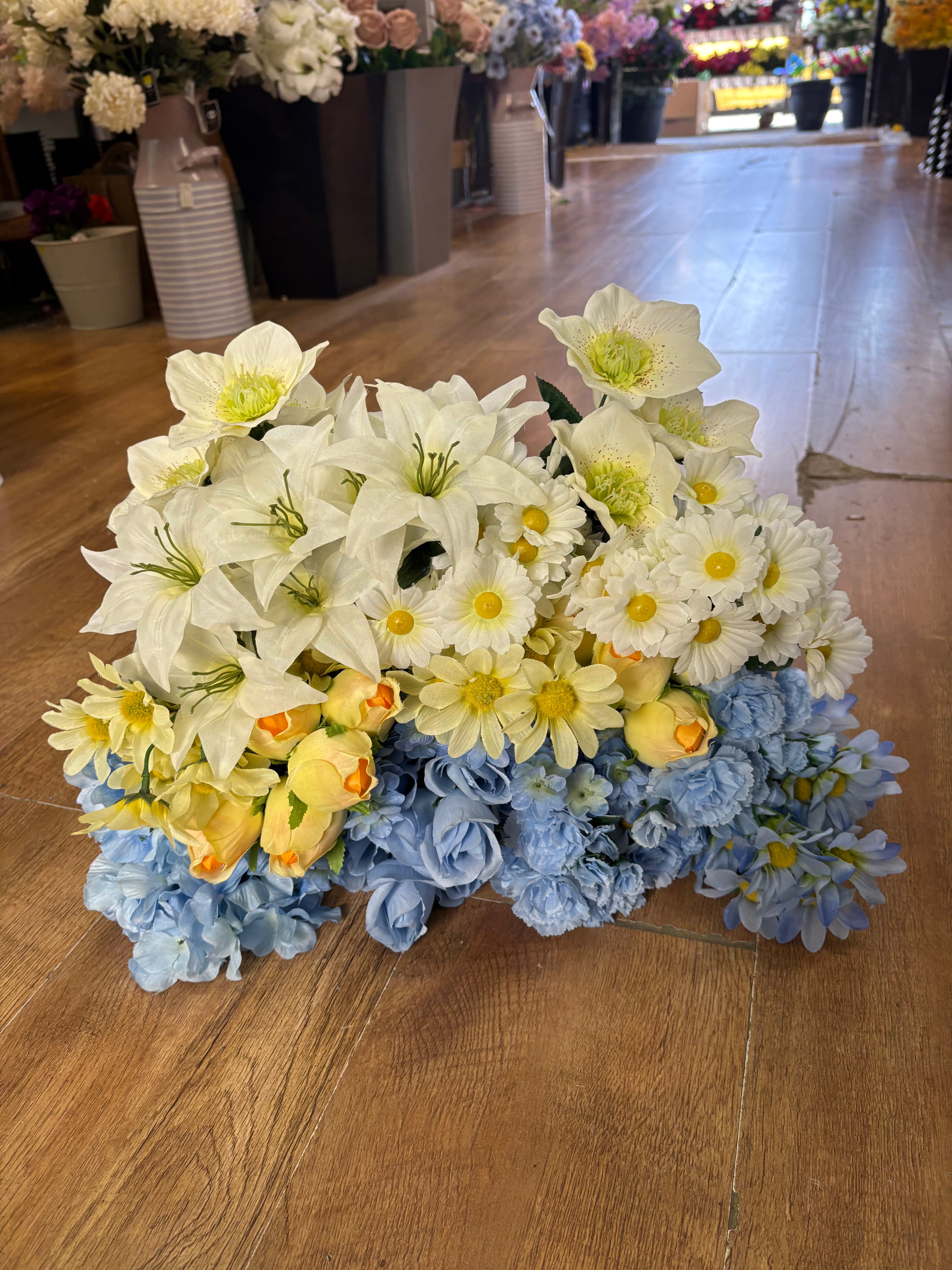 Box 13 - 20 bunches of flowers/foliage