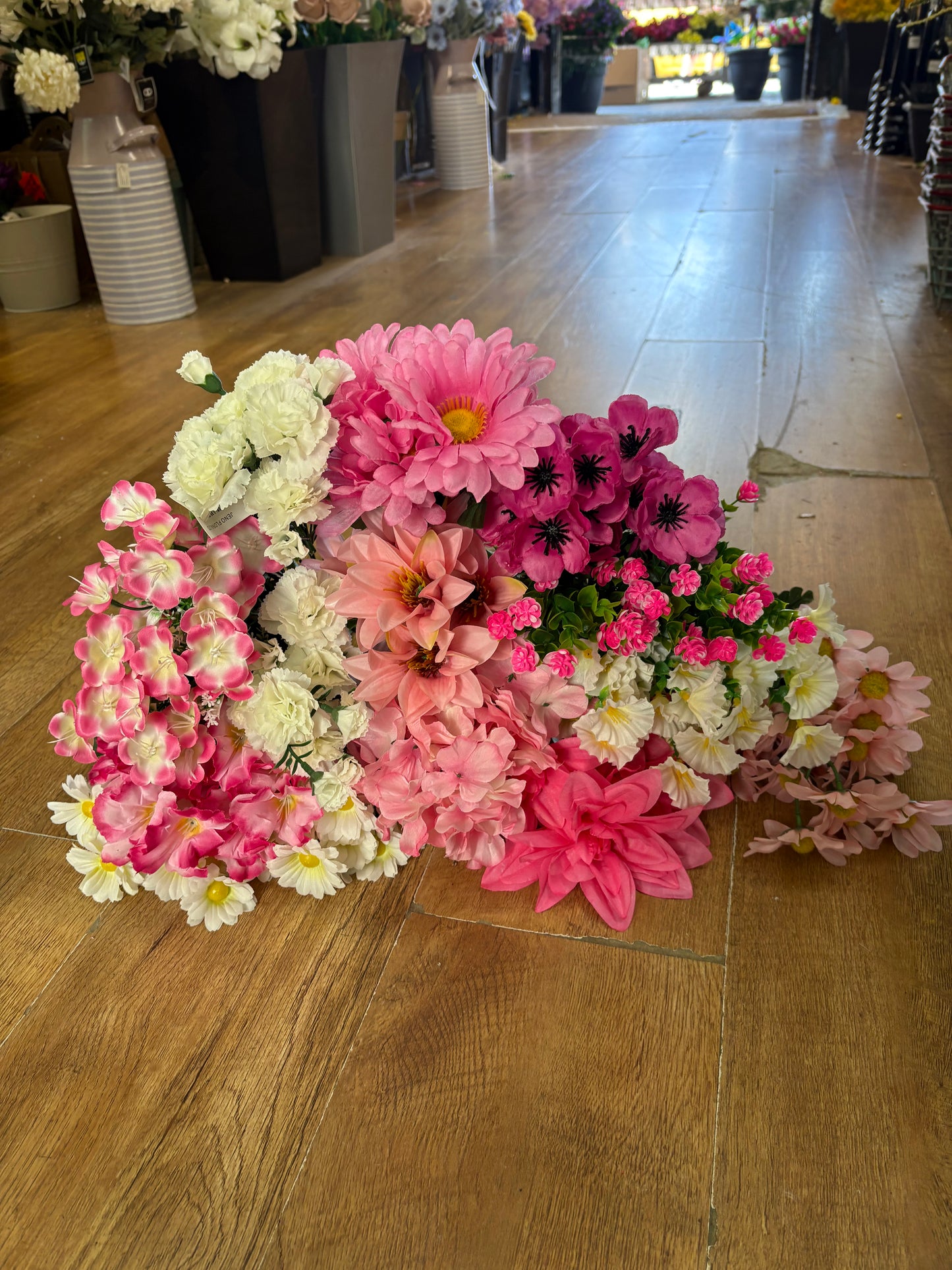 Box 9 - 20 bunches of flowers/foliage