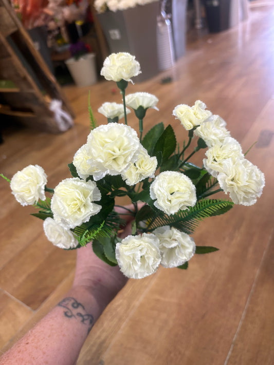 Ivory miniature carnation bunch