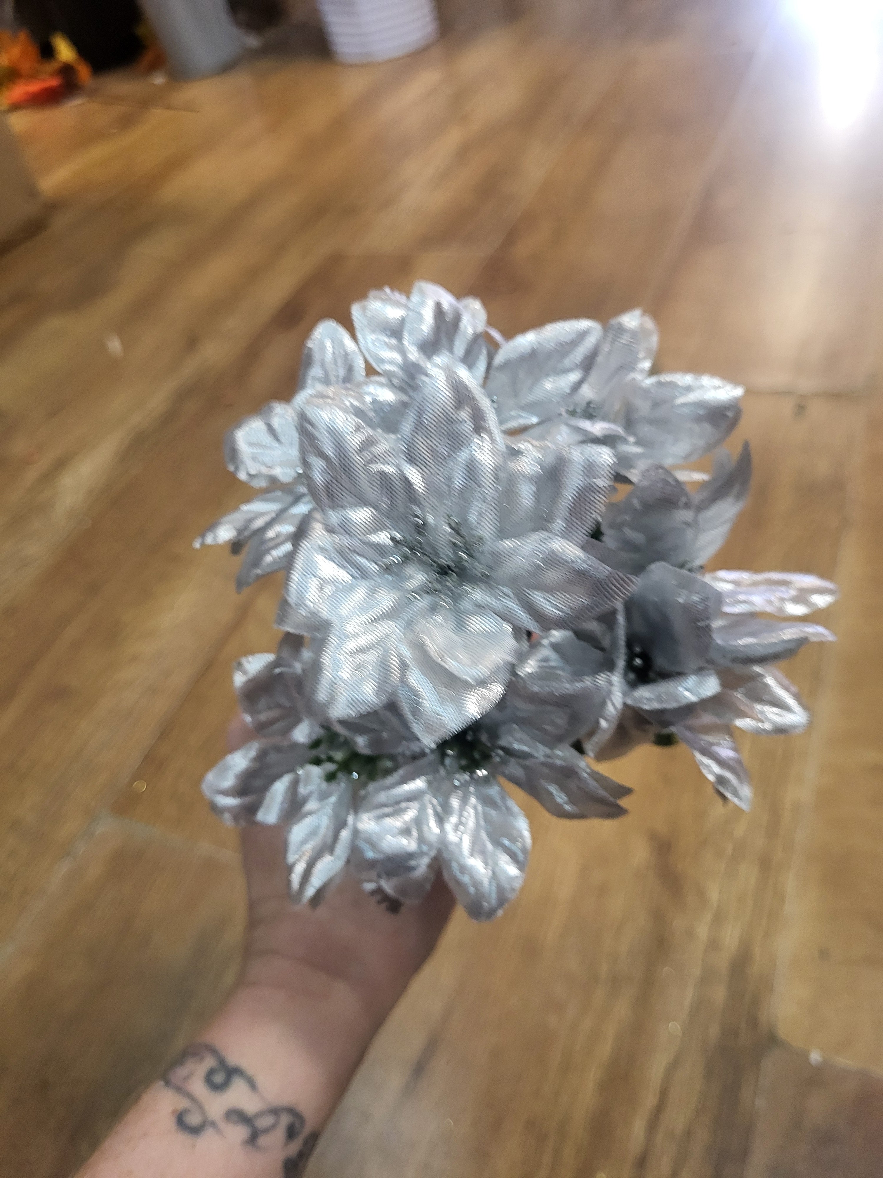 Mini poinsettia bunch  - 4 colours available image 9