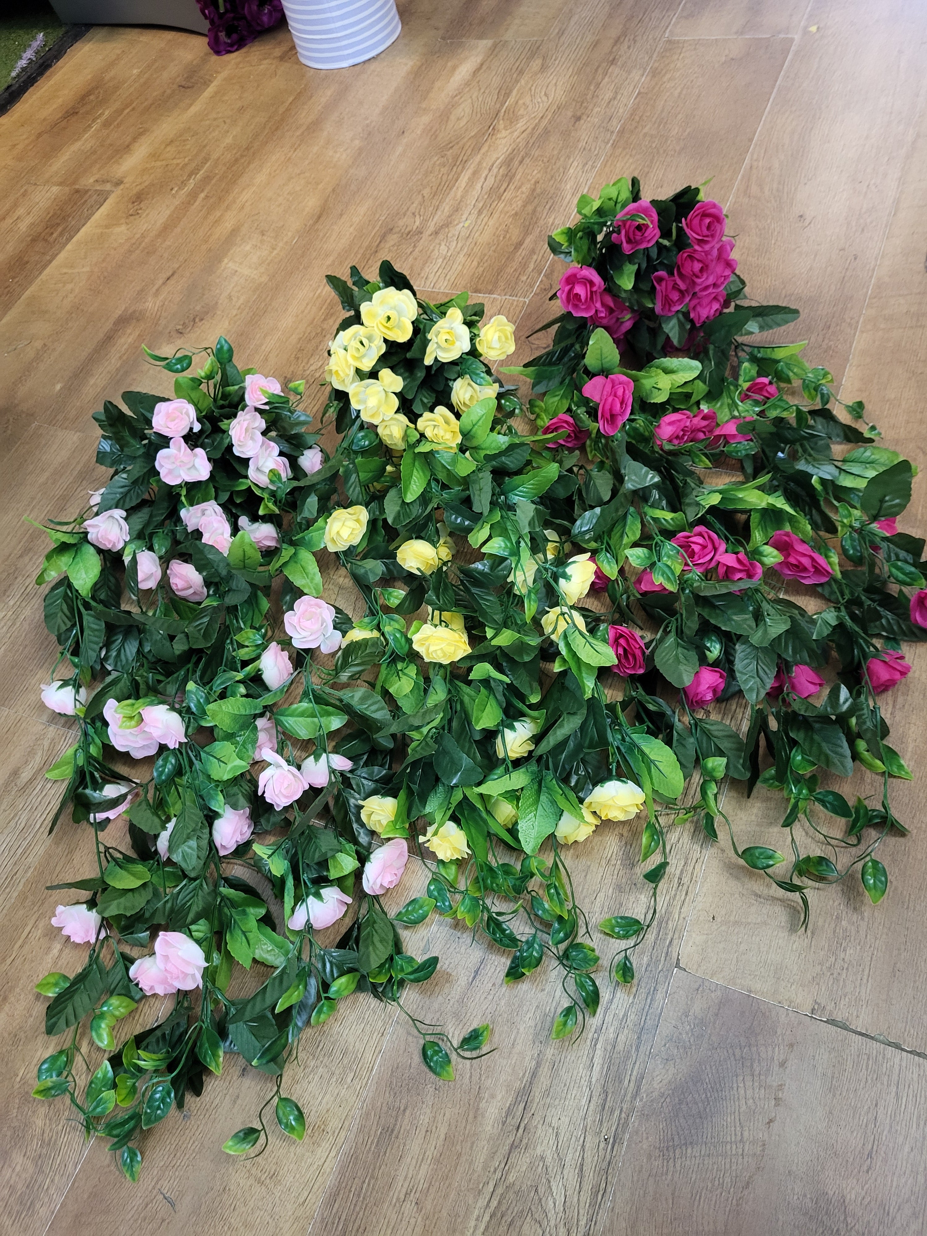 Hanging 80cm bushy rose trailer - 3 colours available image 0