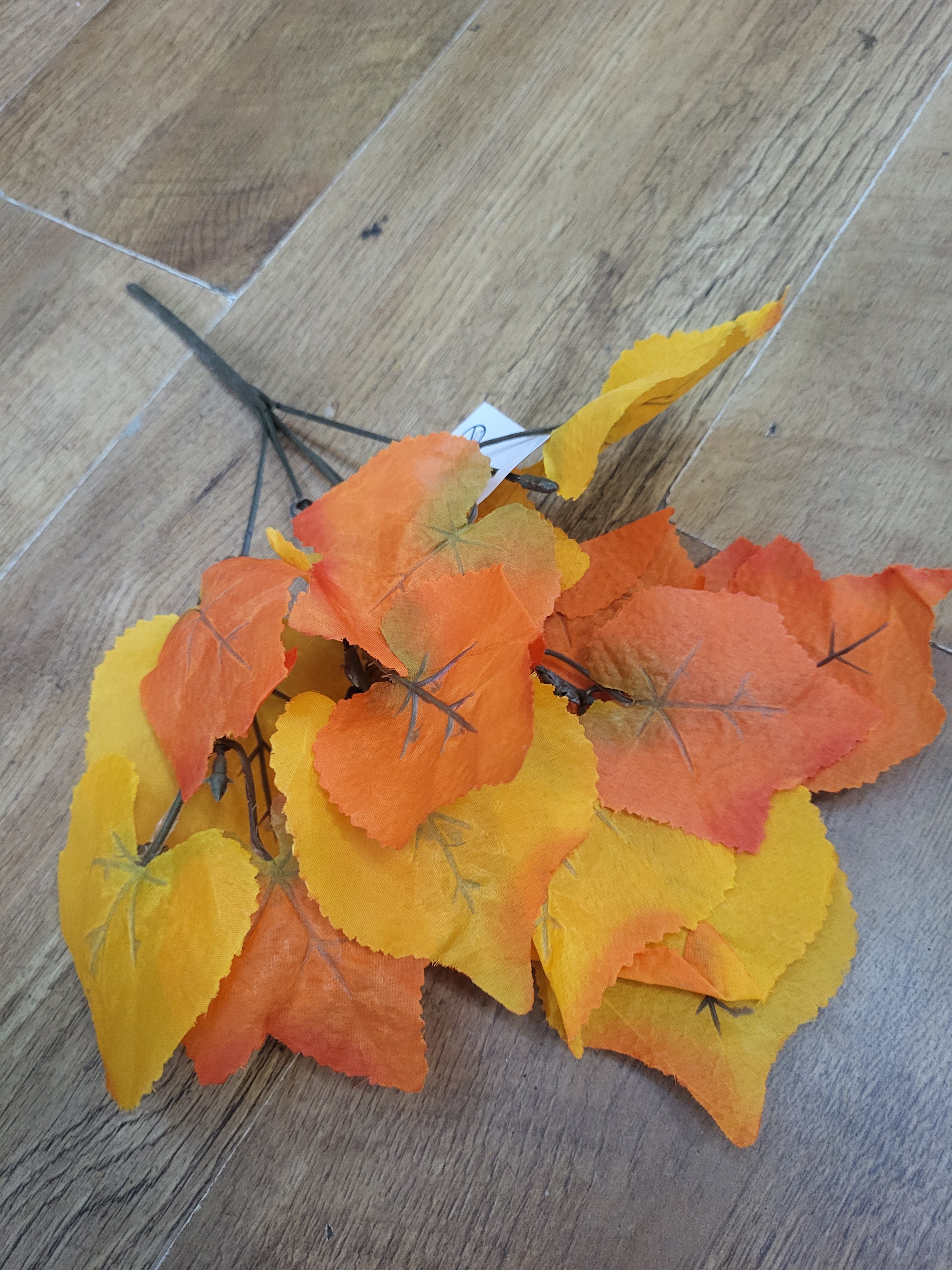 Maple leaf bunch - 3 colours available image 3