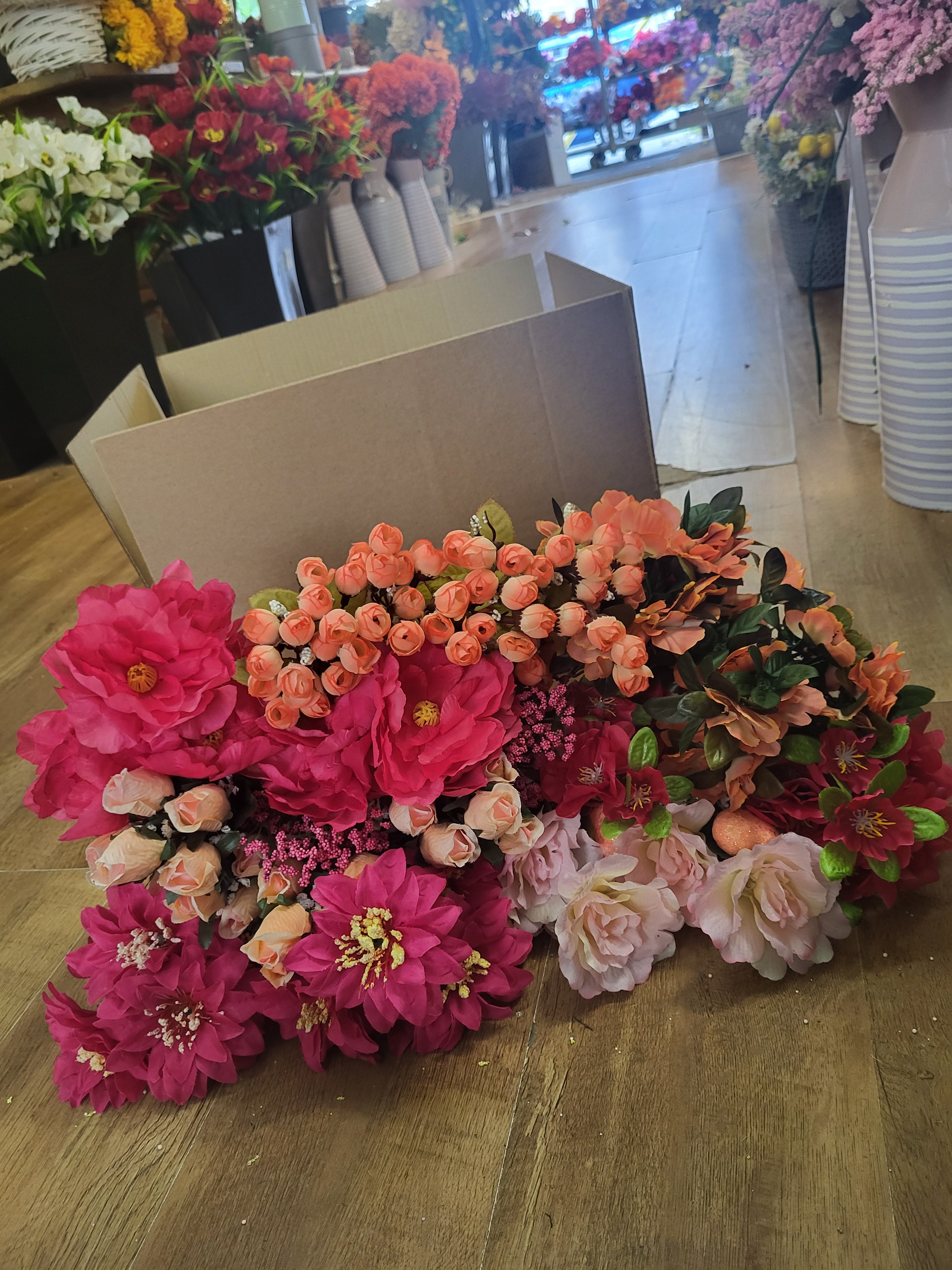 Box 9 - 20 bunches of flowers/foliage image 0