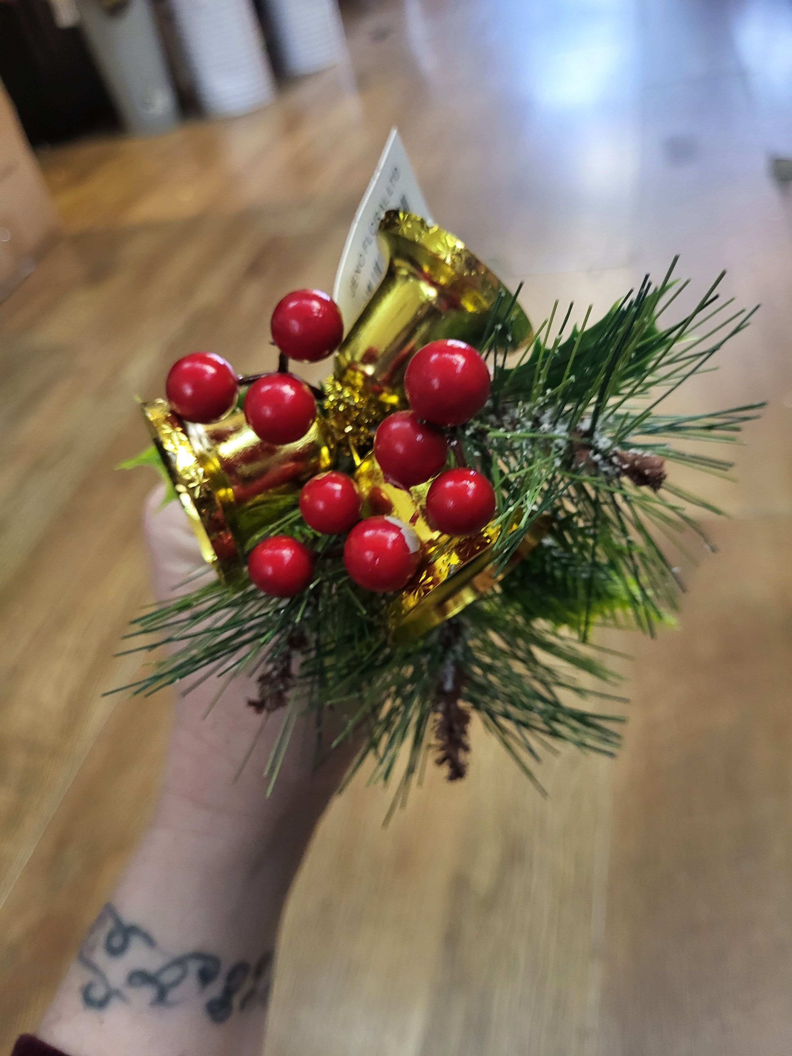 Gold bell pick image 1