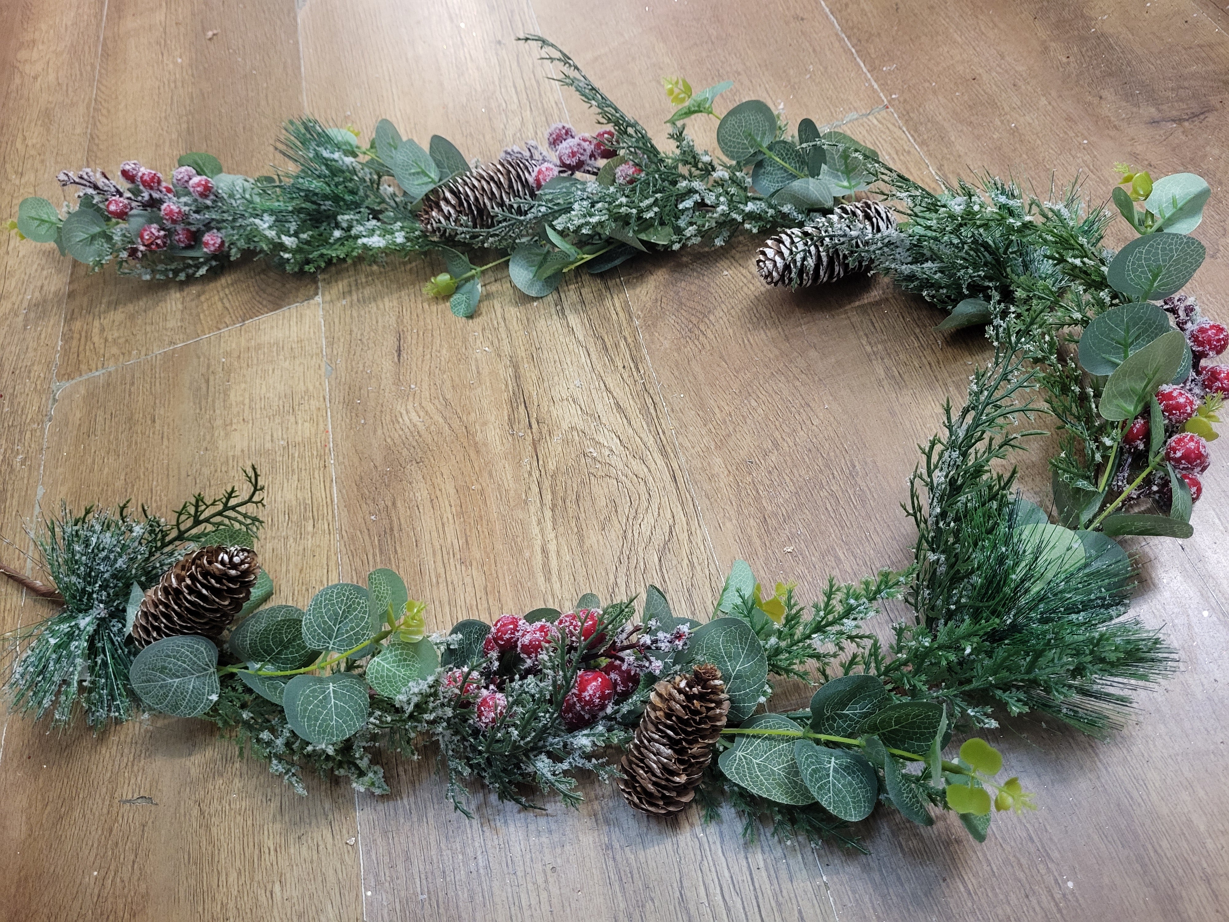 160cm Snowy cones, berries and foliage garland image 0