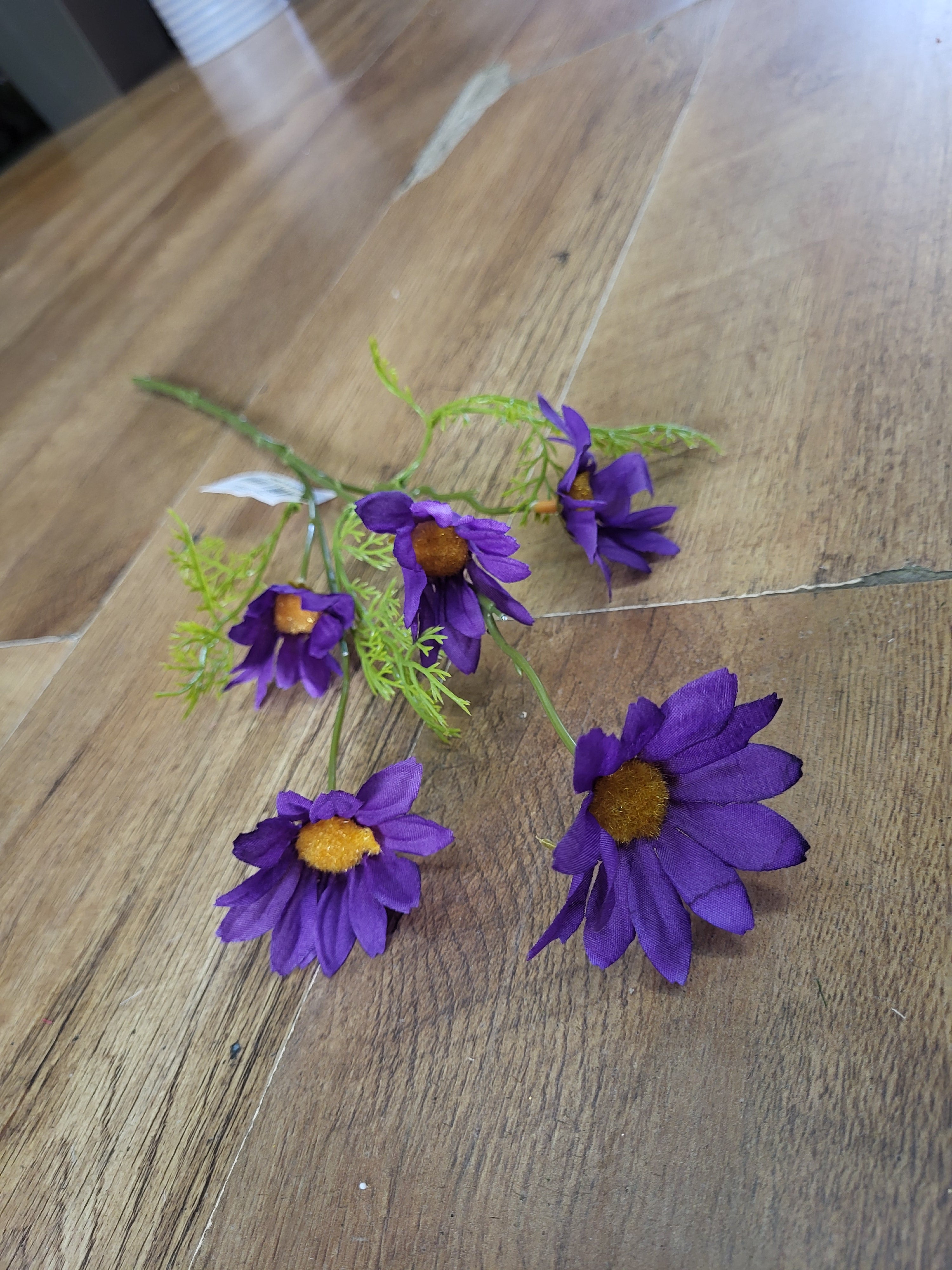 Medium length purple daisy spray  image 0