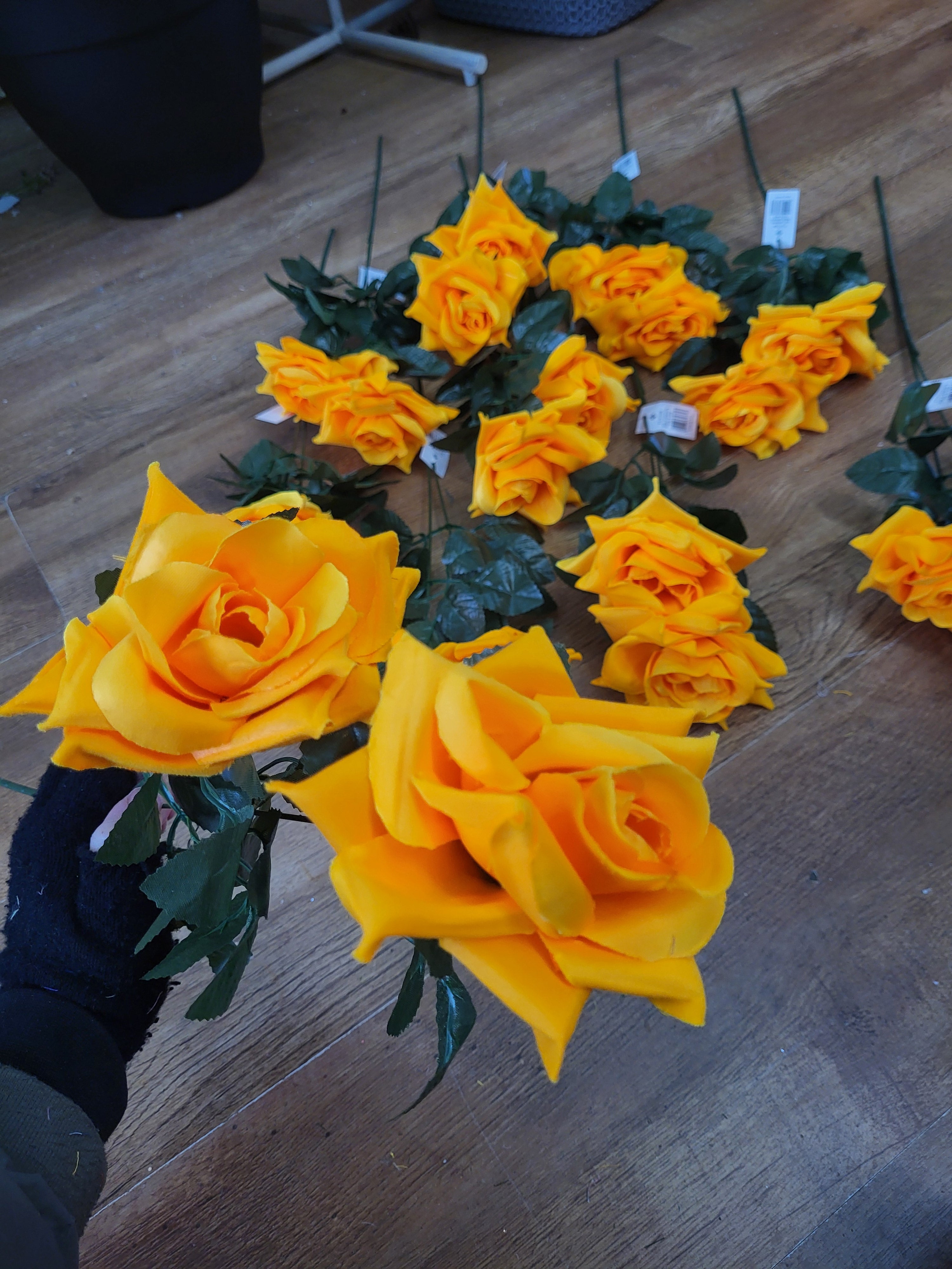 Bundle of 10 long stem 2 headed Carnival roses - bright yellow image 0