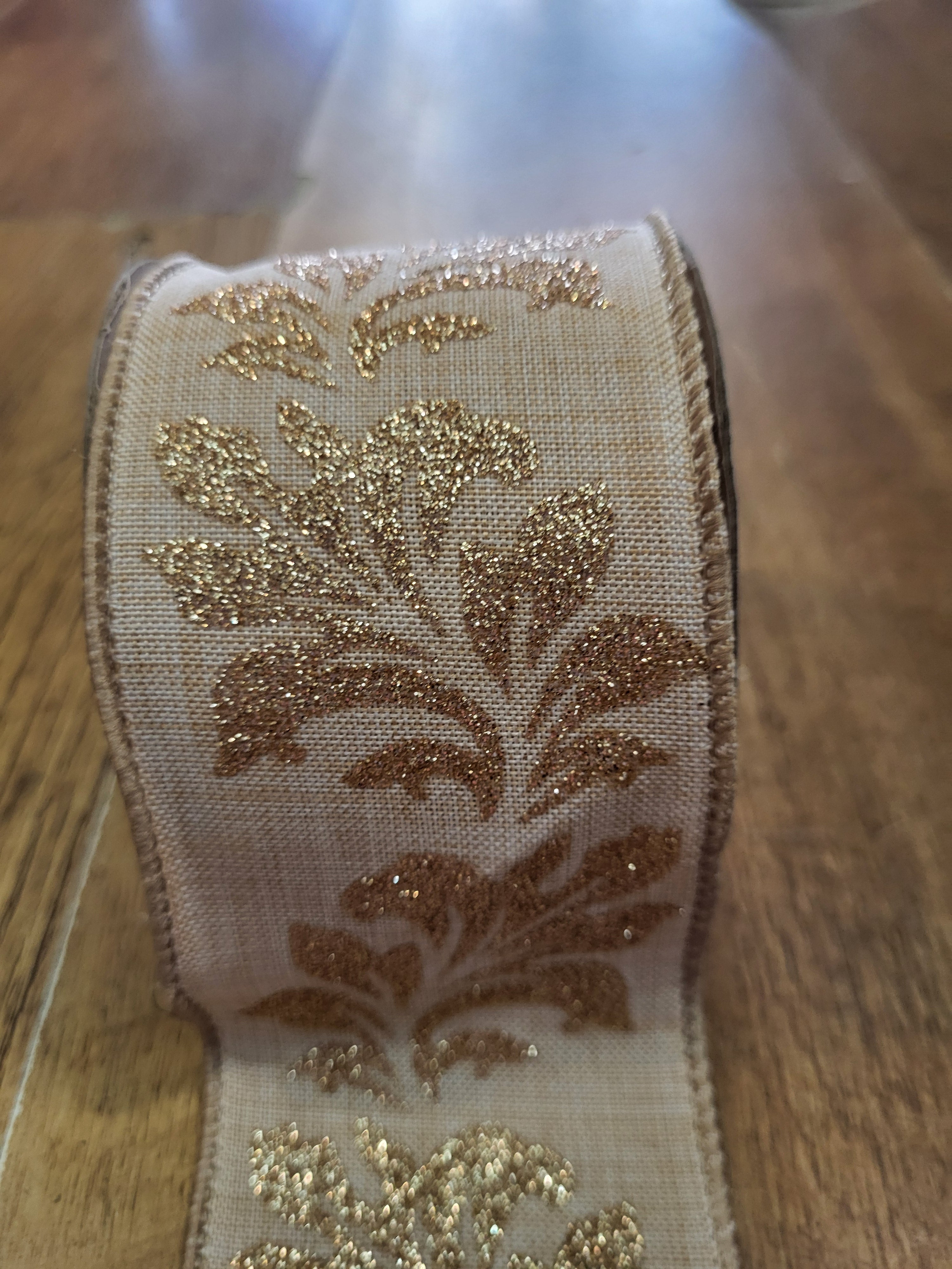 2.7m approx. roll of natural/gold glitter damask wired ribbon image 1