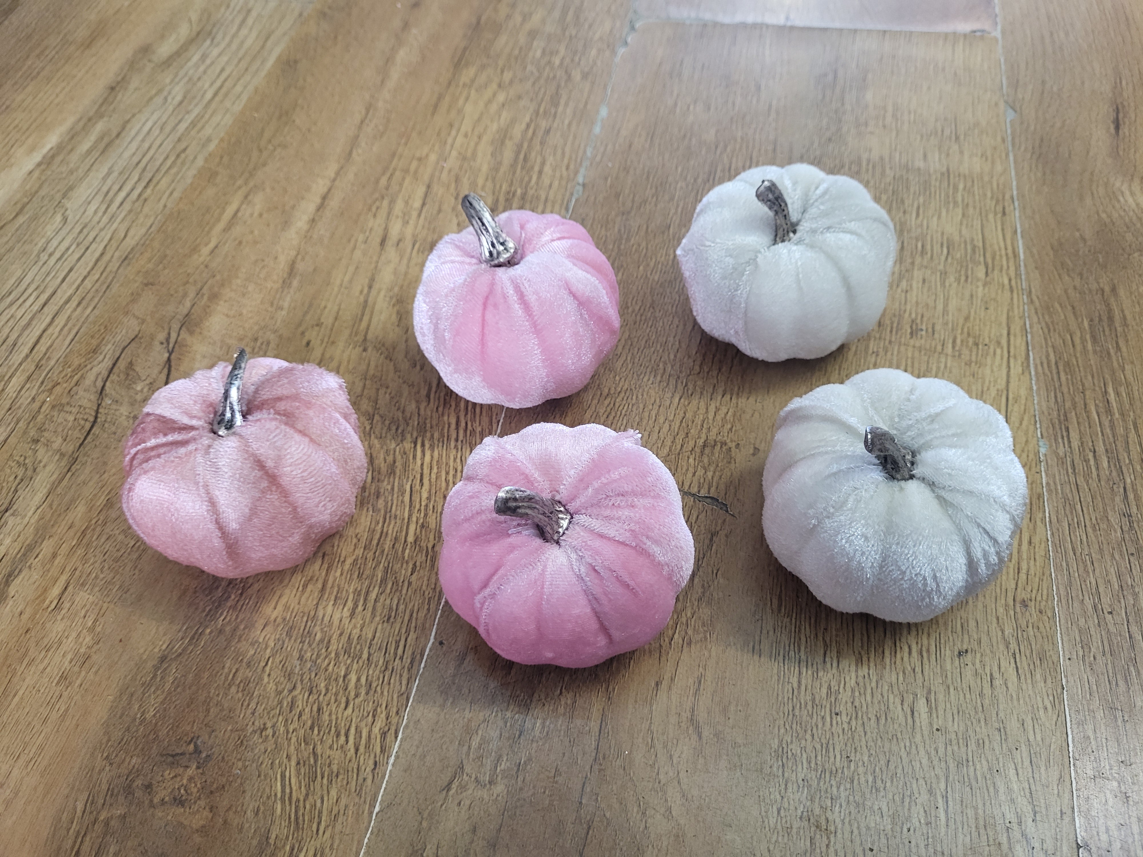 Pack of 5 mini velvet pumpkins - pinks and silver image 0