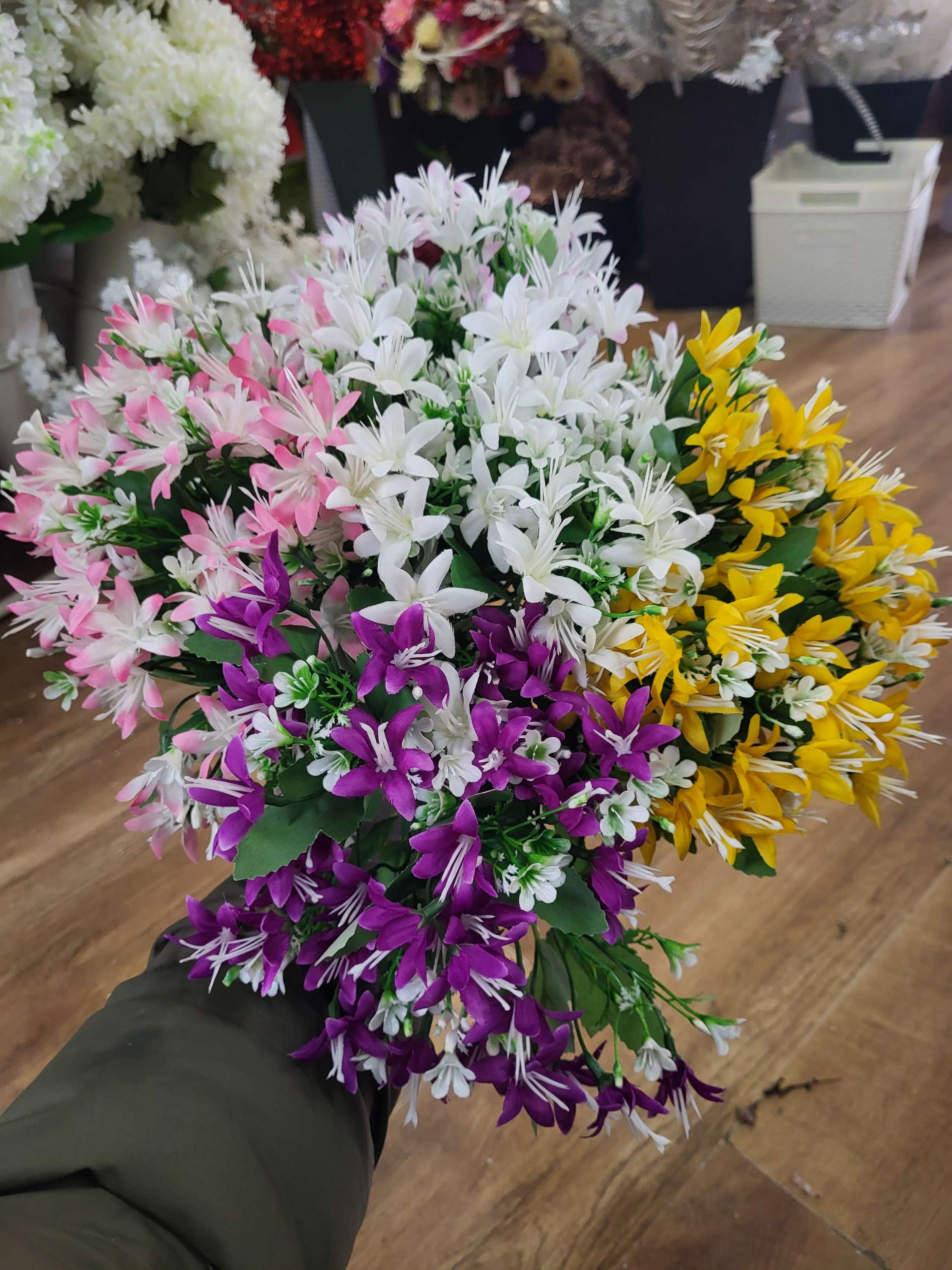 Large star blossom bunch - 4 colours available image 1