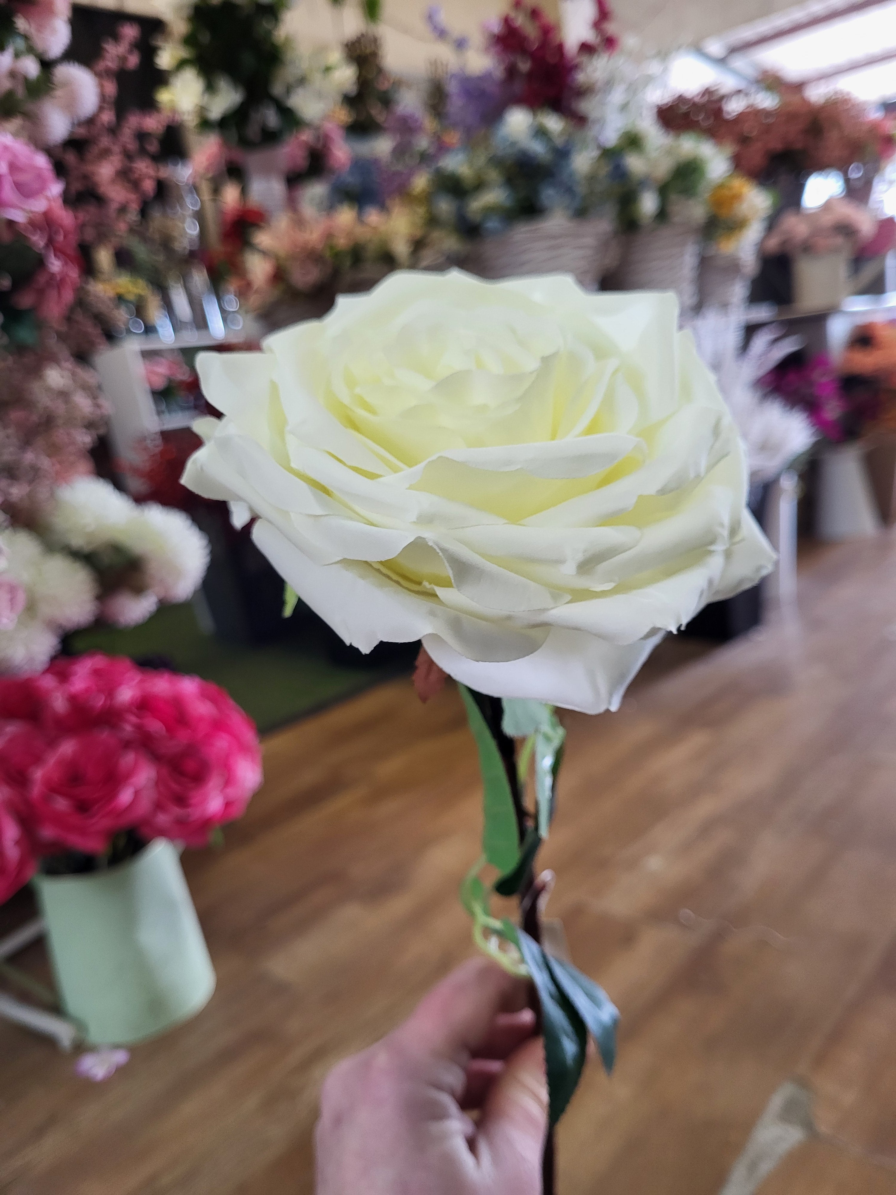 Long stem cream Marie rose image 5