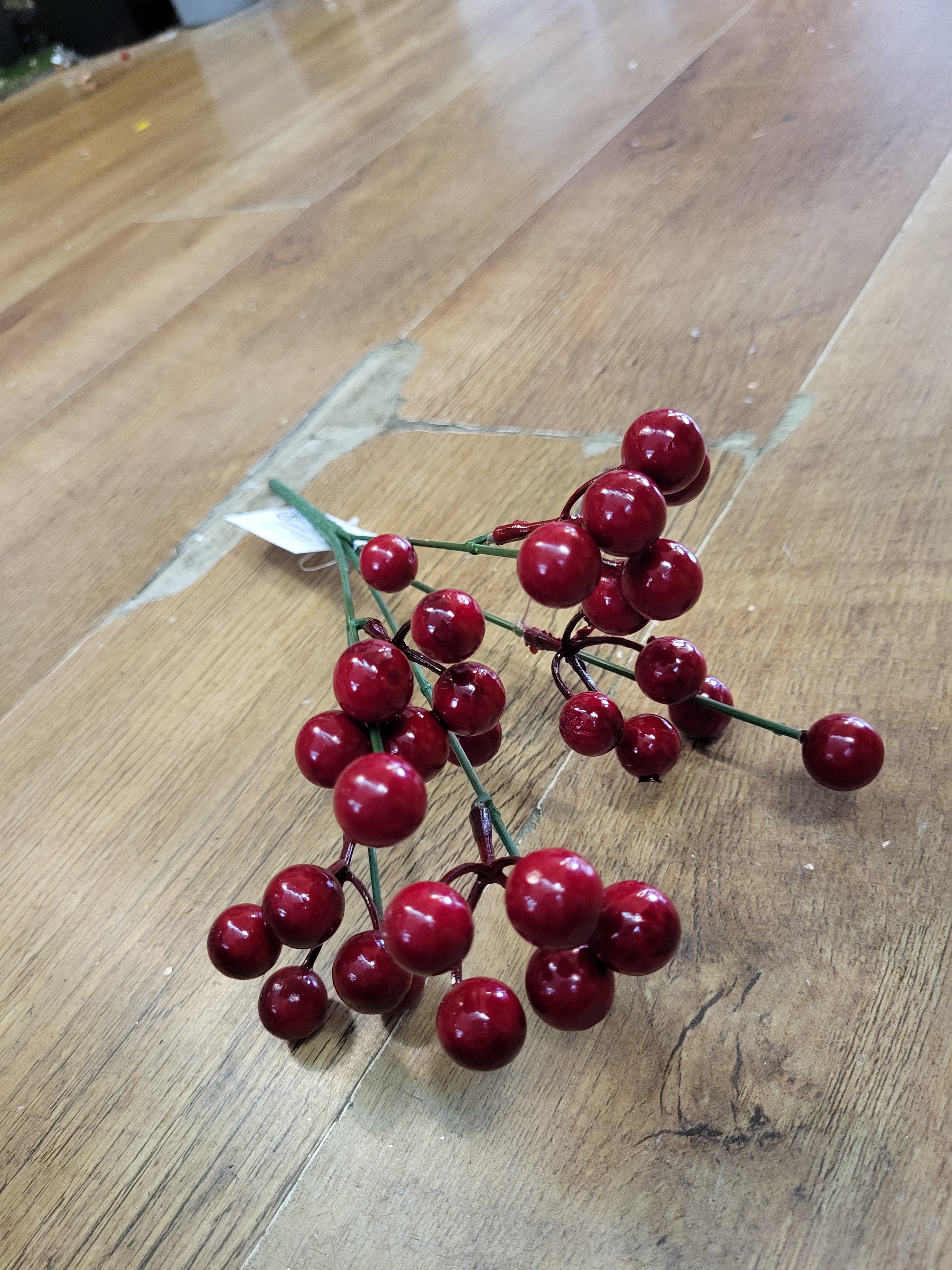 Red berry bunch  image 0