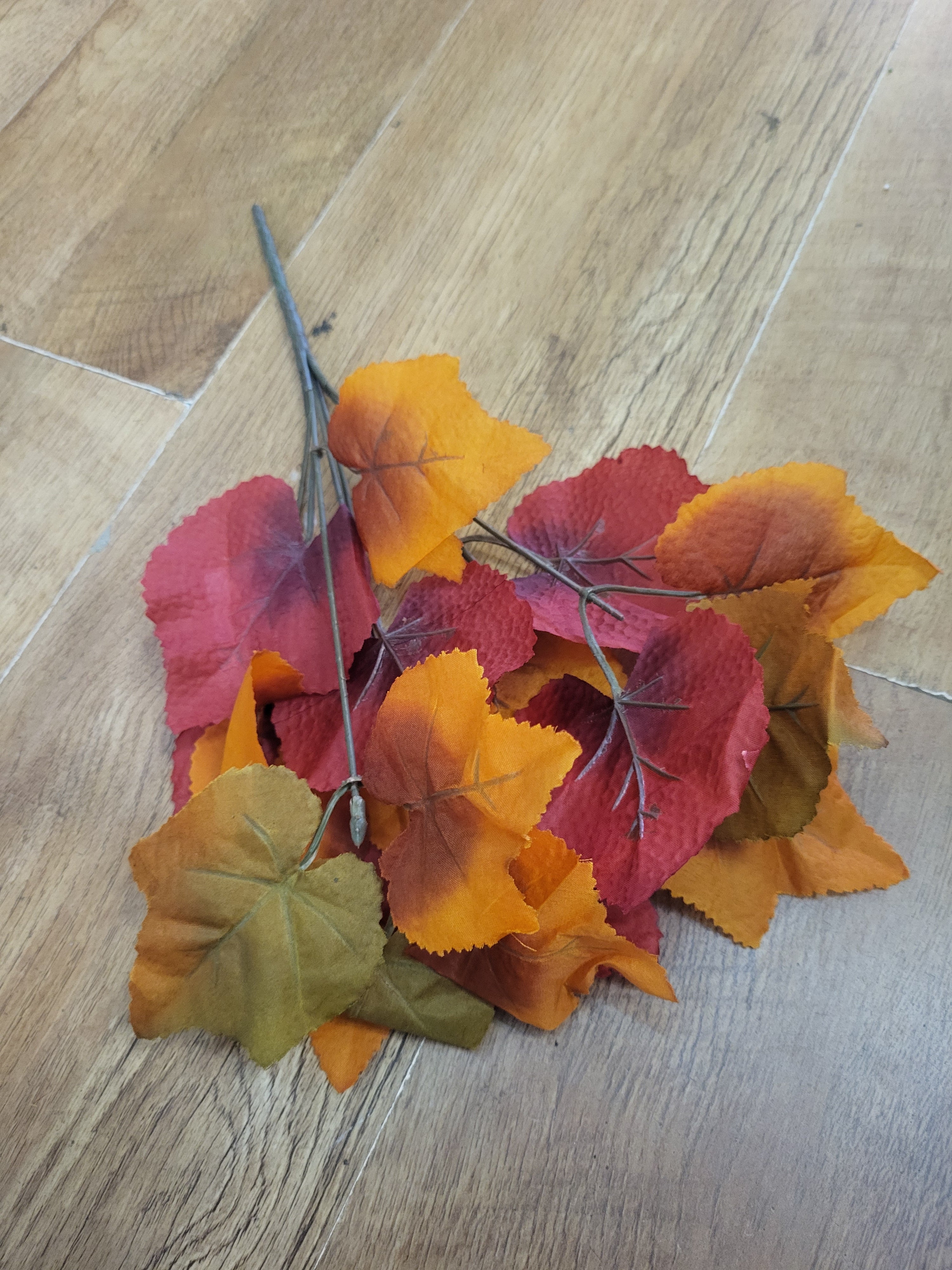 Maple leaf bunch - 3 colours available image 5