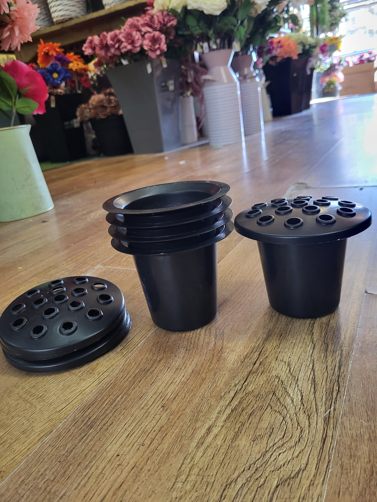 Bundle of 5 gravepots - black pot/black lid image 0