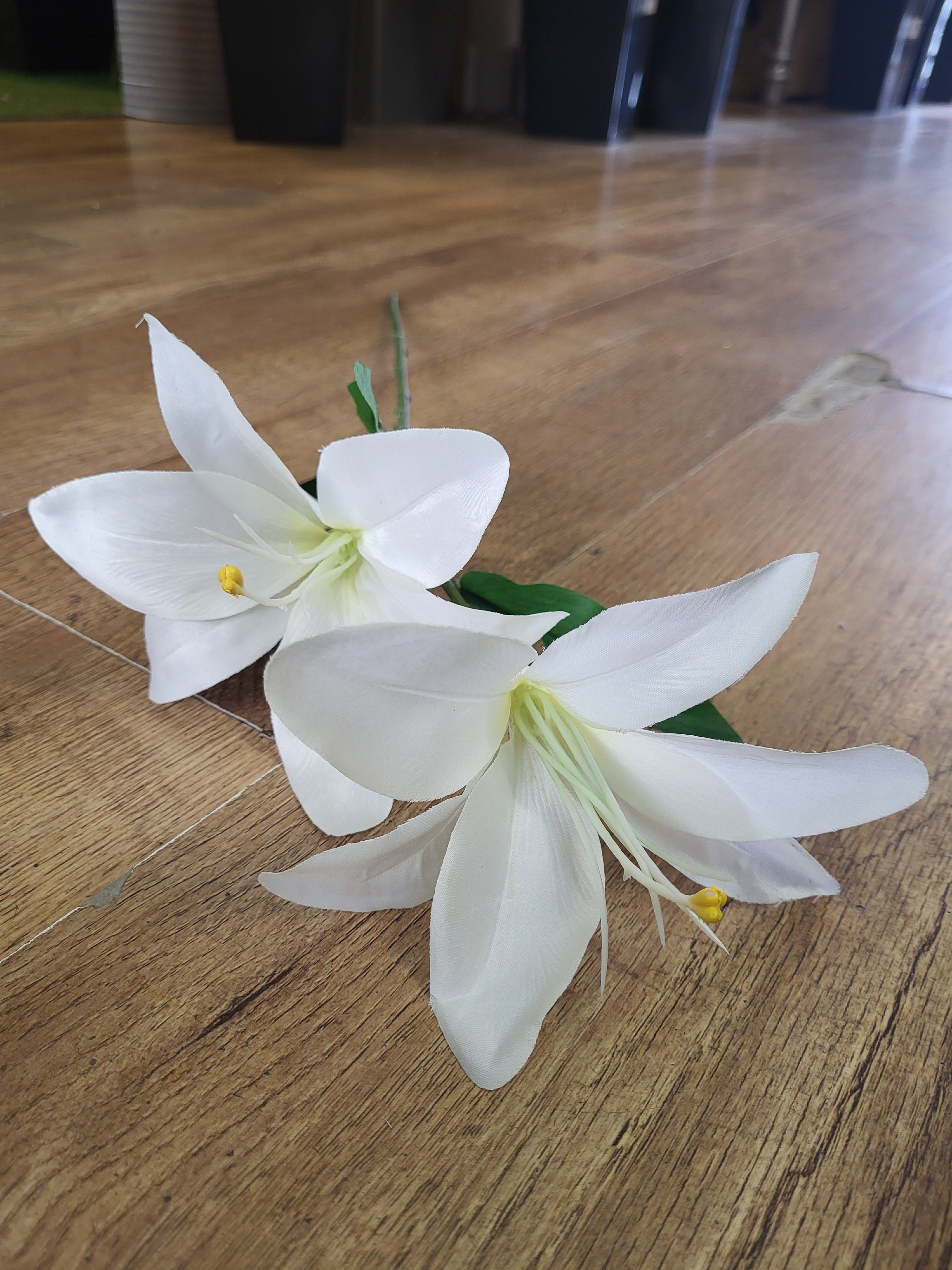 Long stem ivory lily spray  image 2