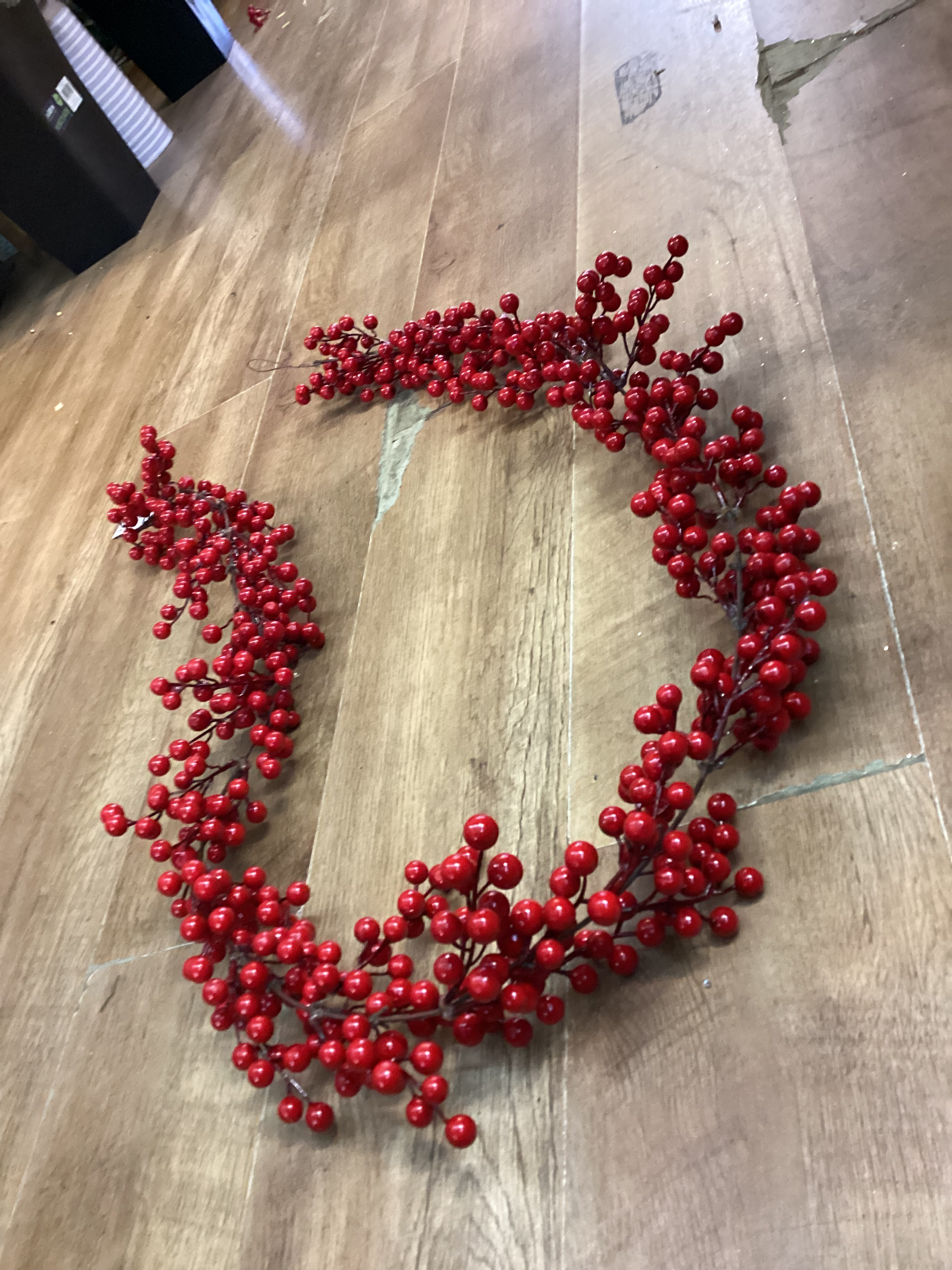Glossy red berry garland image 0