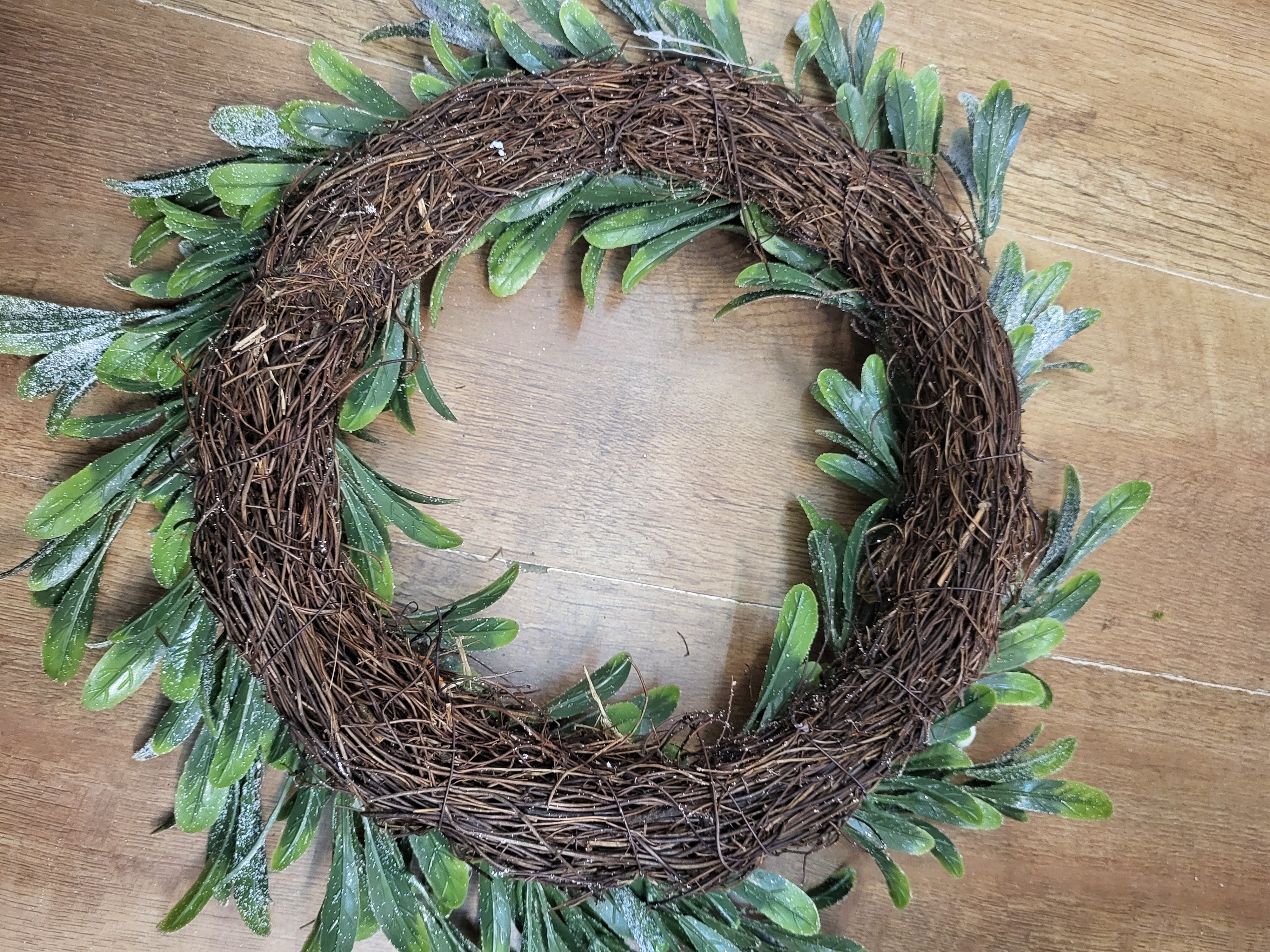 Frosted mistletoe wreath image 2