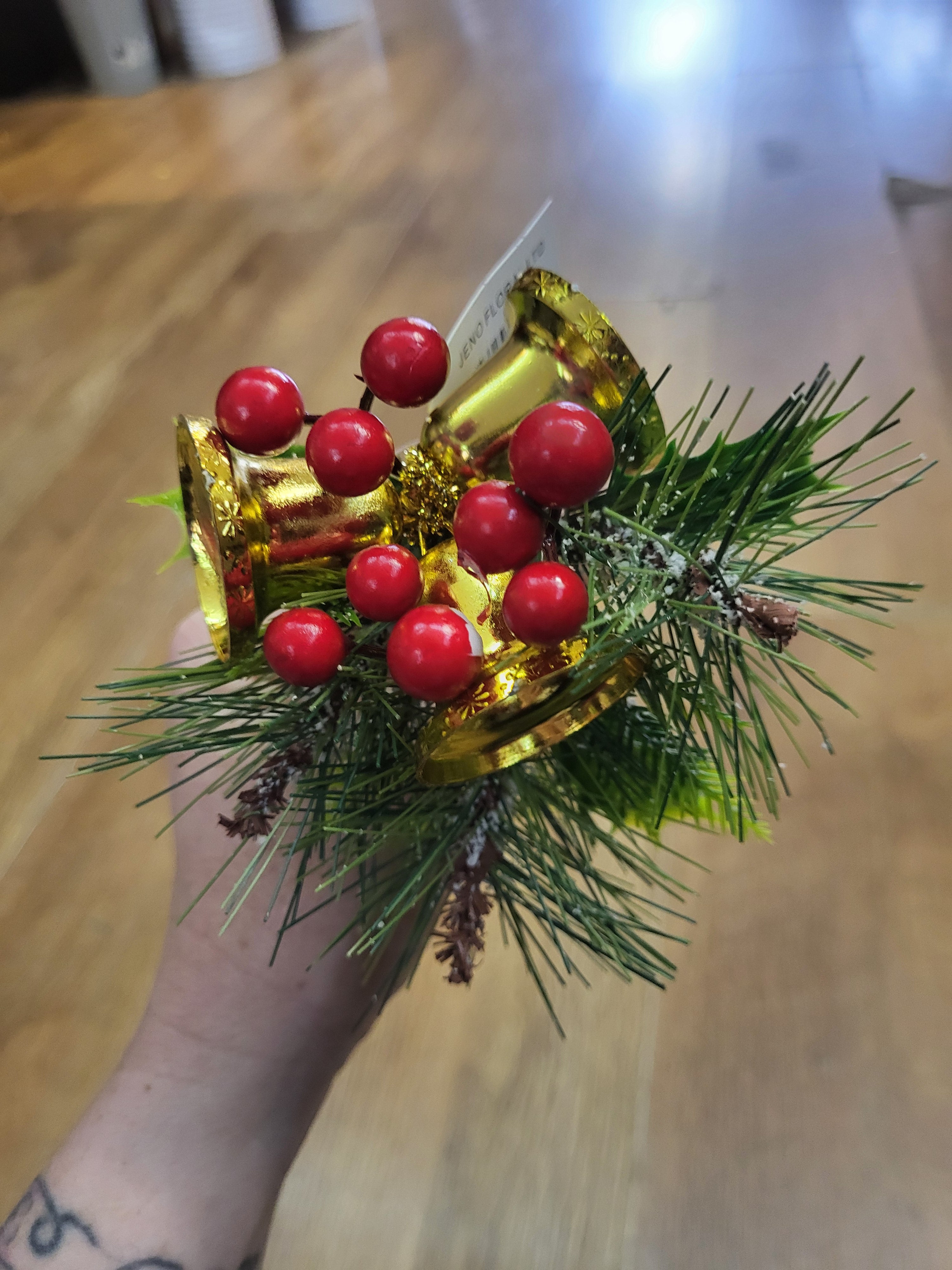 Gold bell pick image 0