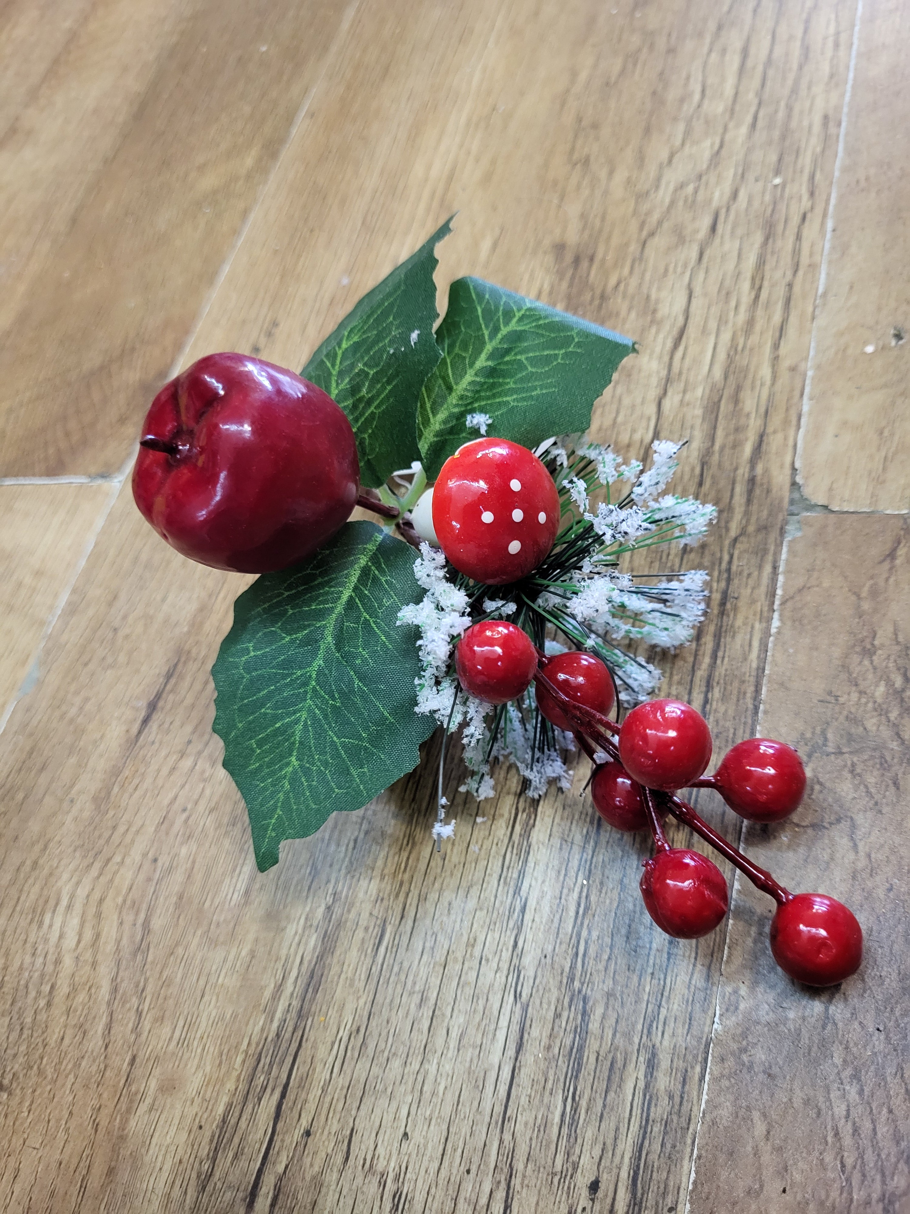 Apple and mini Toadstool pick image 0