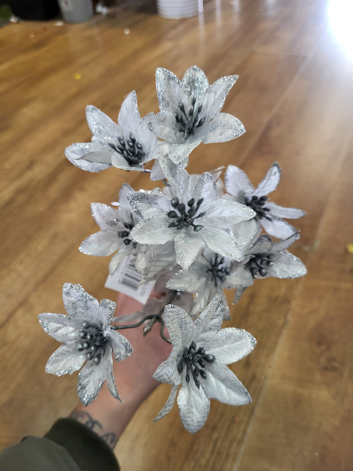 Metallic mini poinsettia bunch - 2 colours available image 2