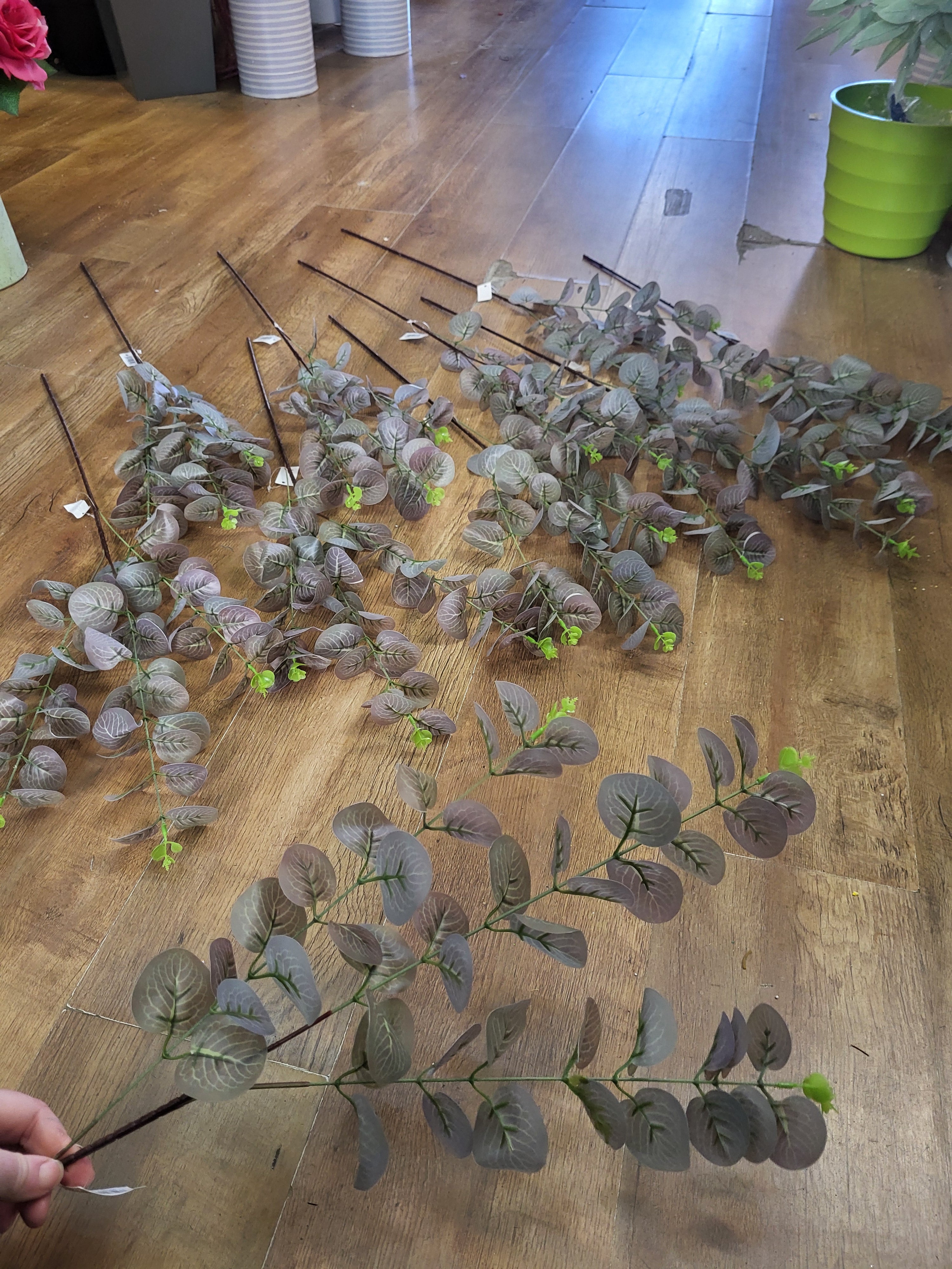 Bundle of 10 85cm long stem eucalyptus spray image 0