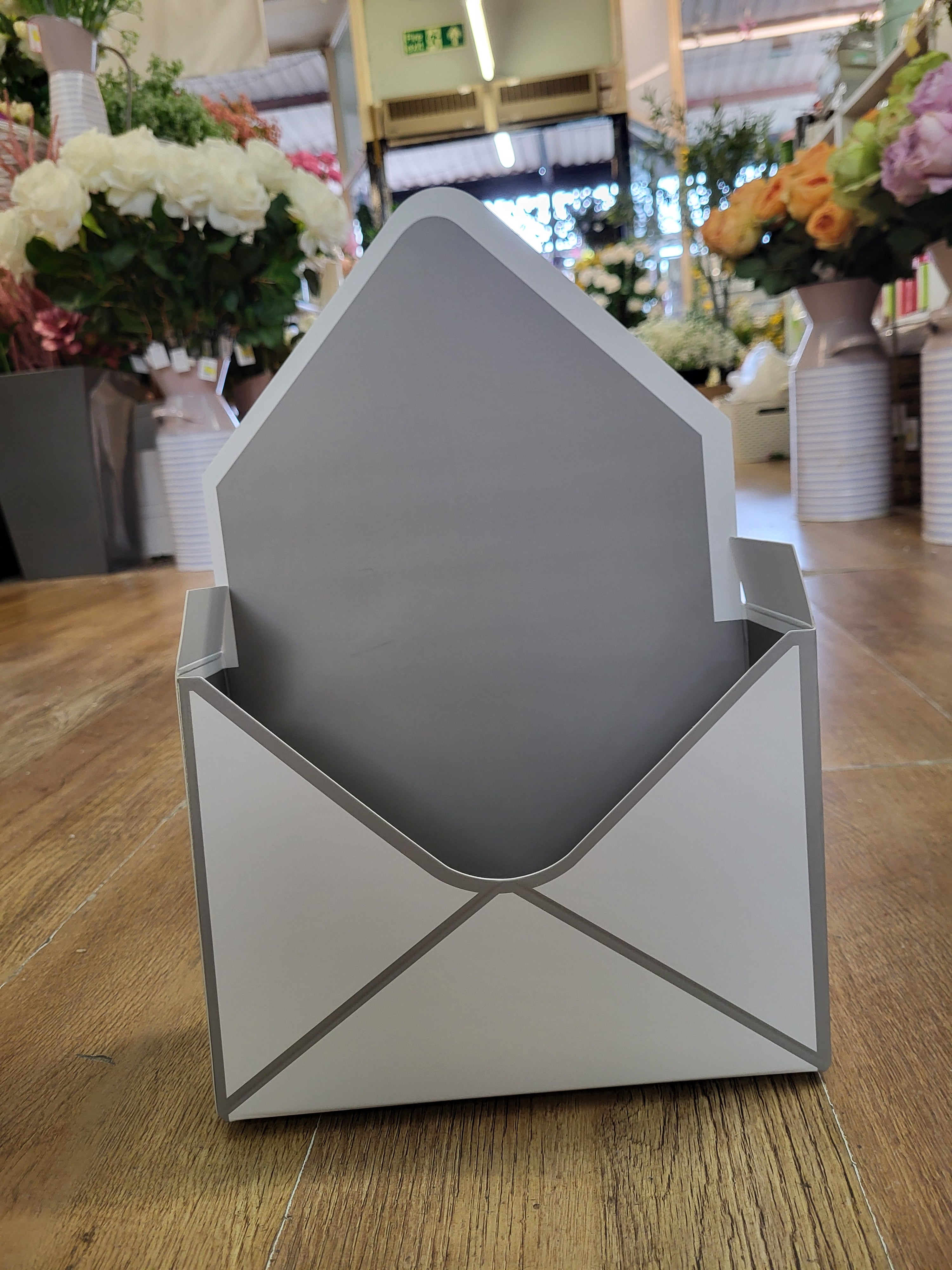 Grey/white floral envelope box  image 0