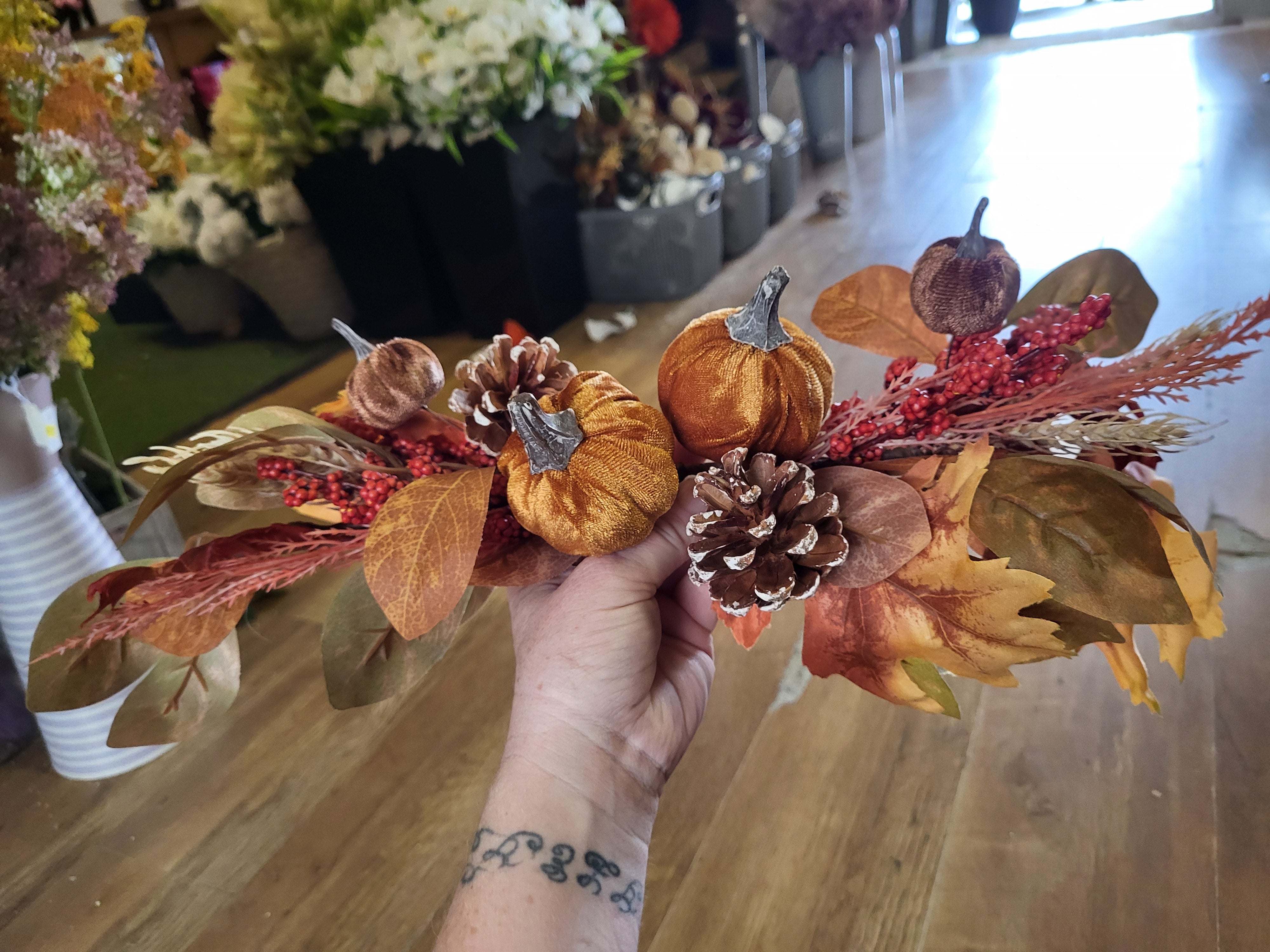 Velvet pumpkins, cones and mixed autumnal foliage/berries swag image 6
