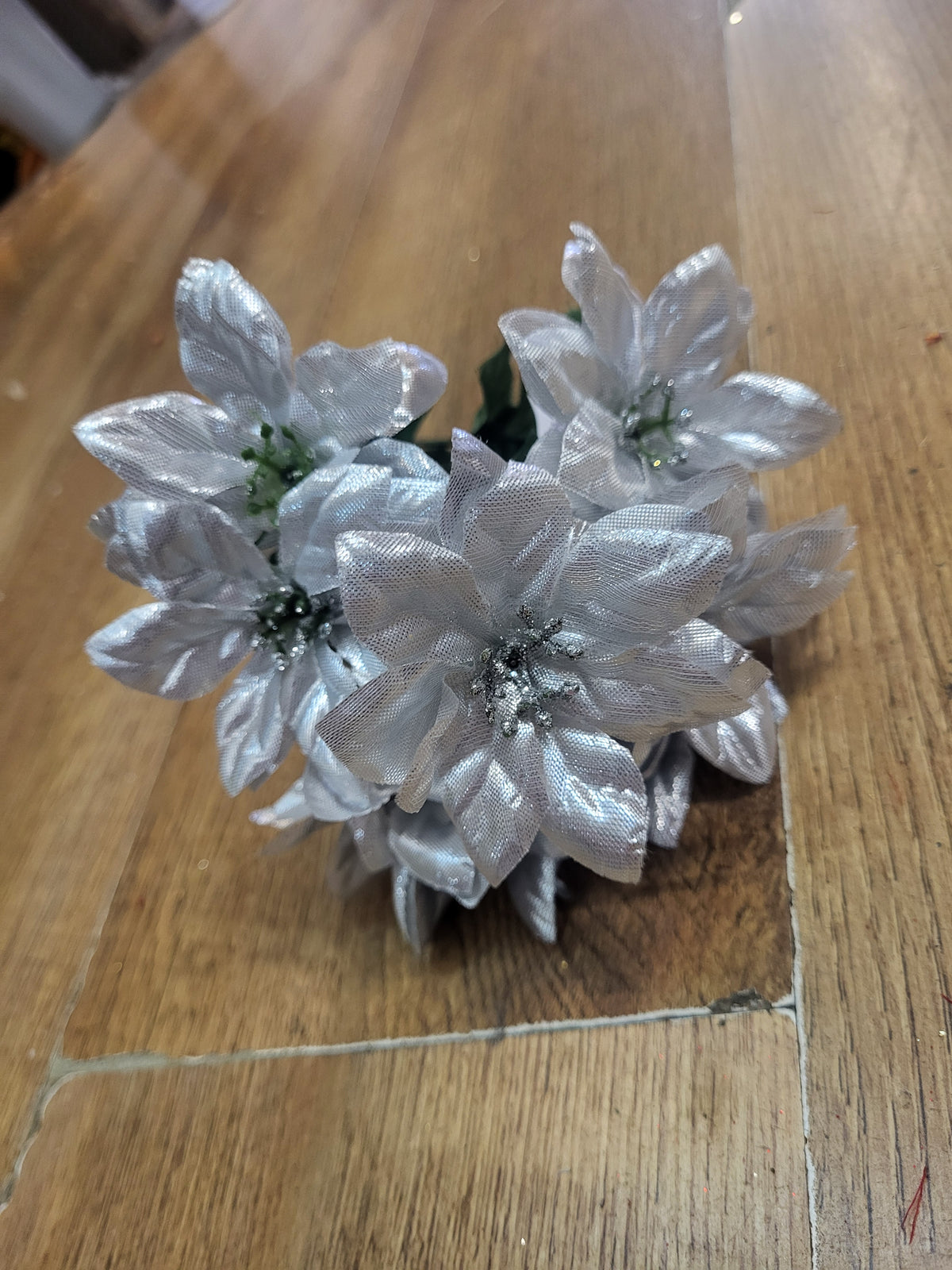 Mini poinsettia bunch  - 4 colours available image 8
