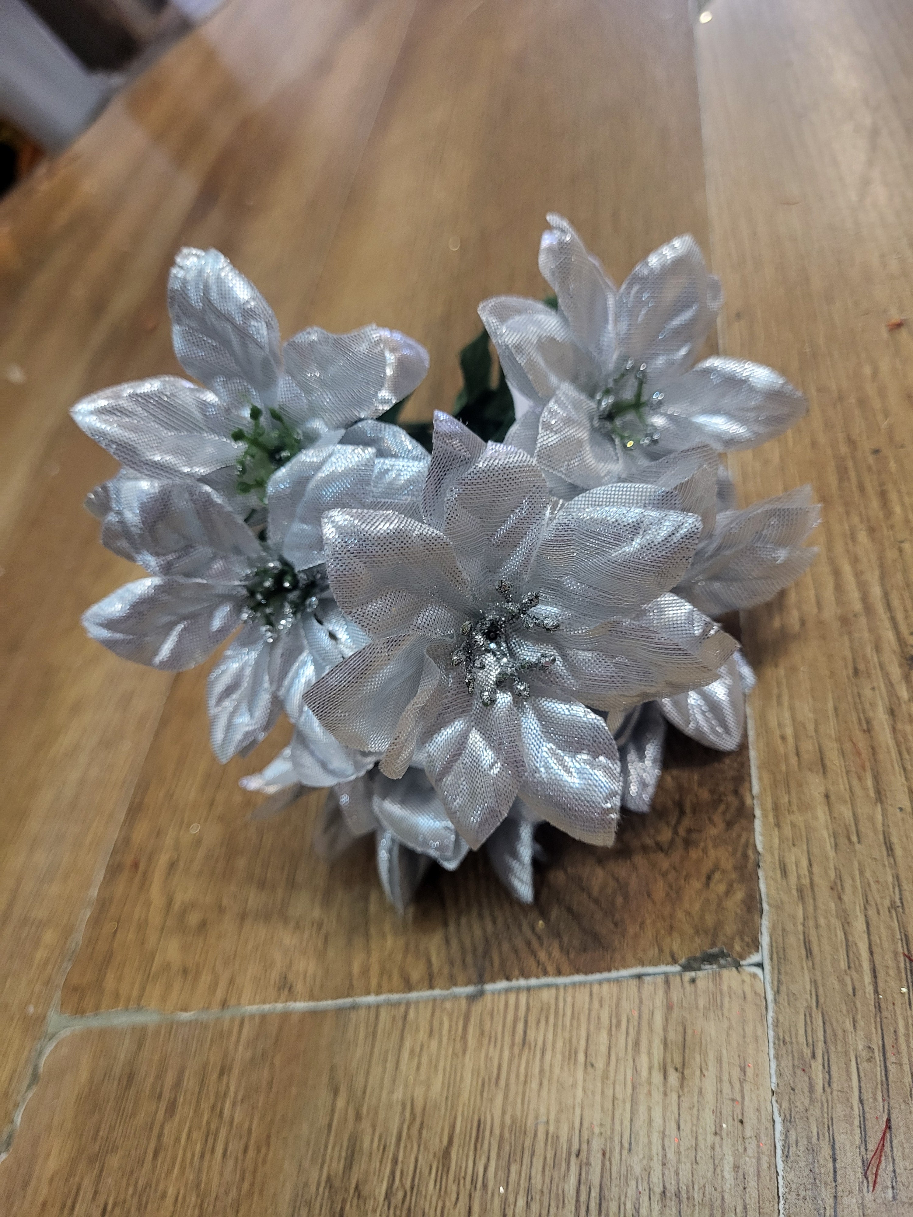 Mini poinsettia bunch  - 4 colours available image 8