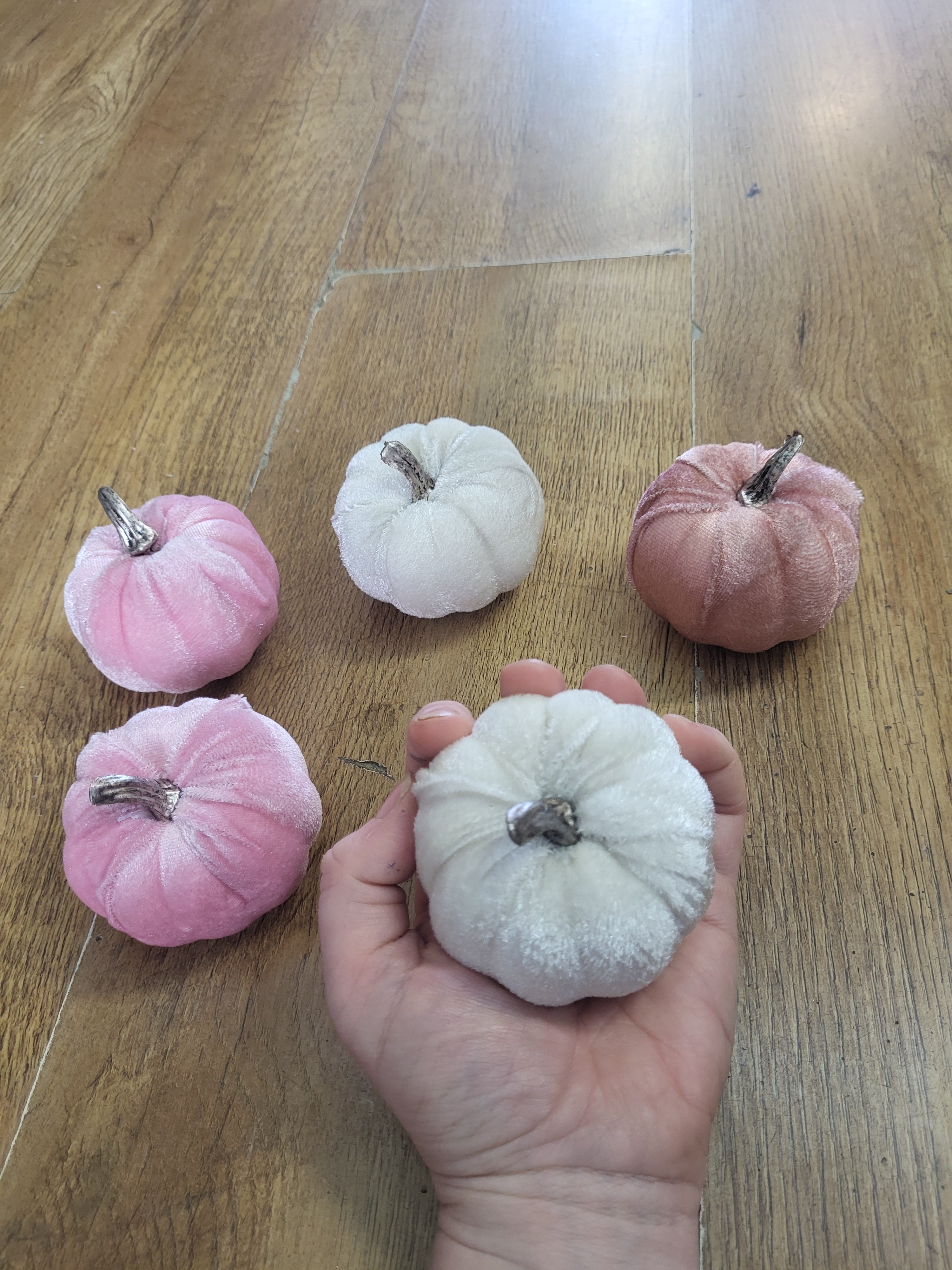 Pack of 5 mini velvet pumpkins - pinks and silver image 1
