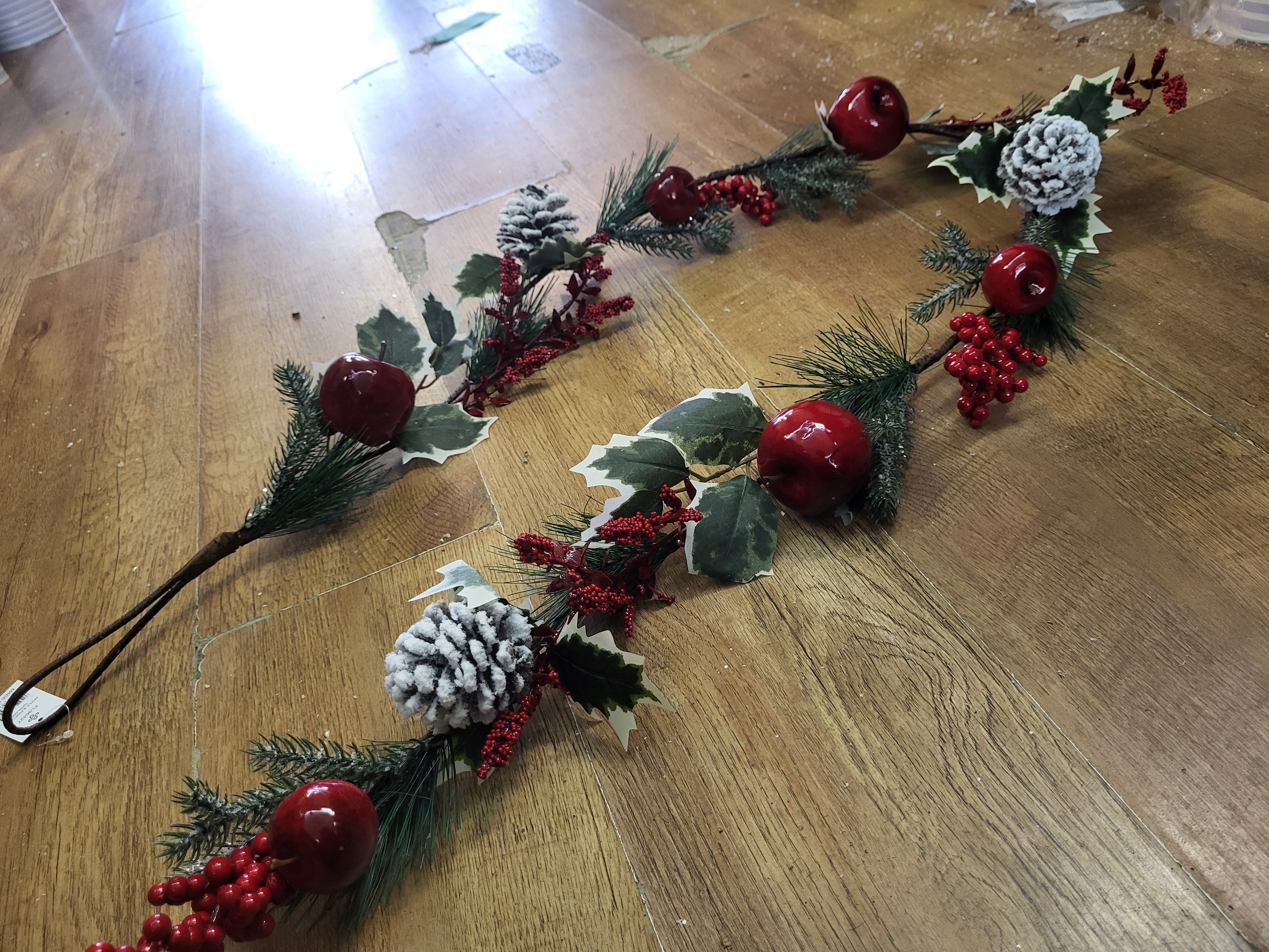 Deluxe frosted cone and fruits garland  image 5