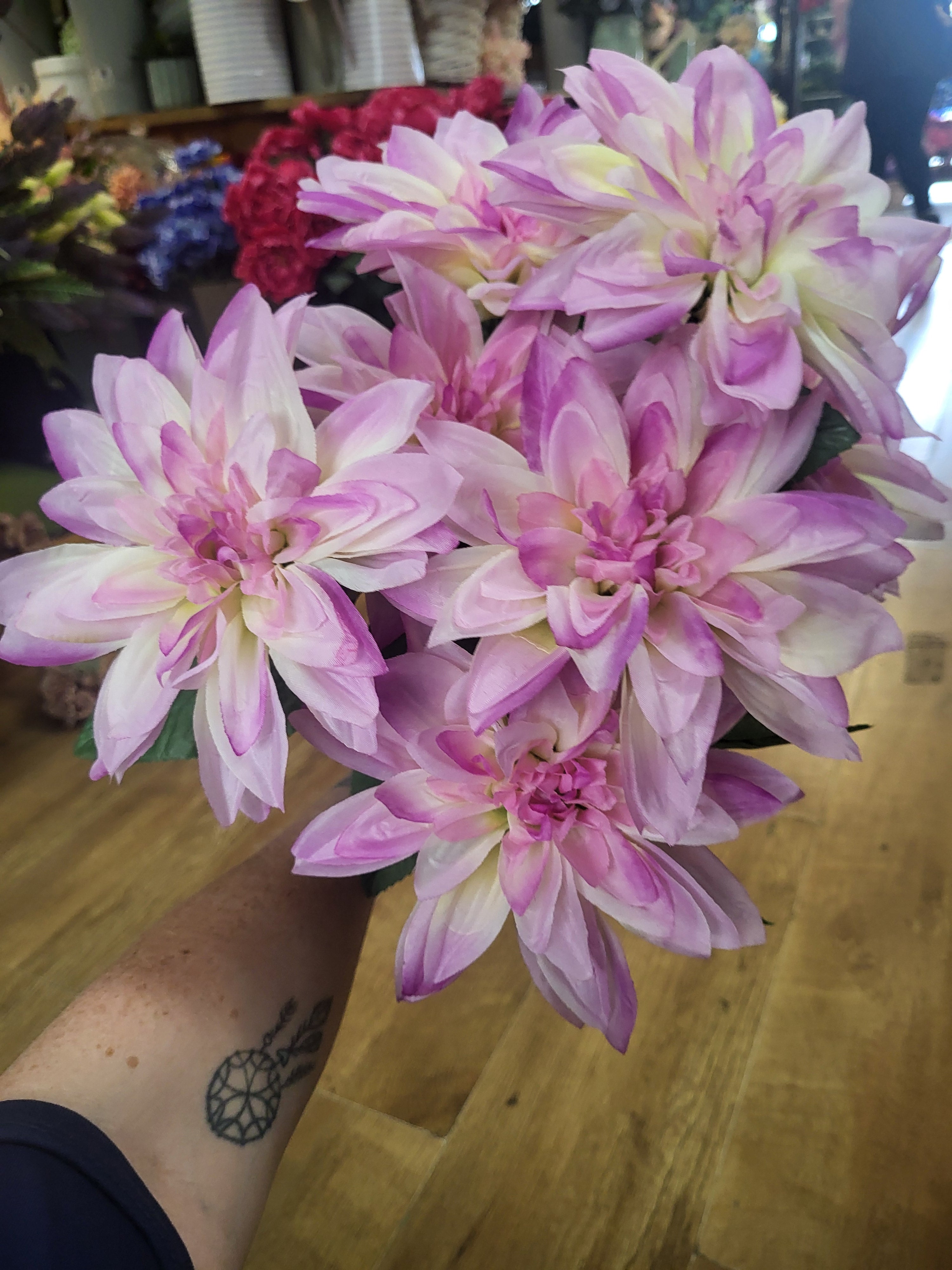Large 7 headed lilac and ivory monarch dahlia bunch image 1