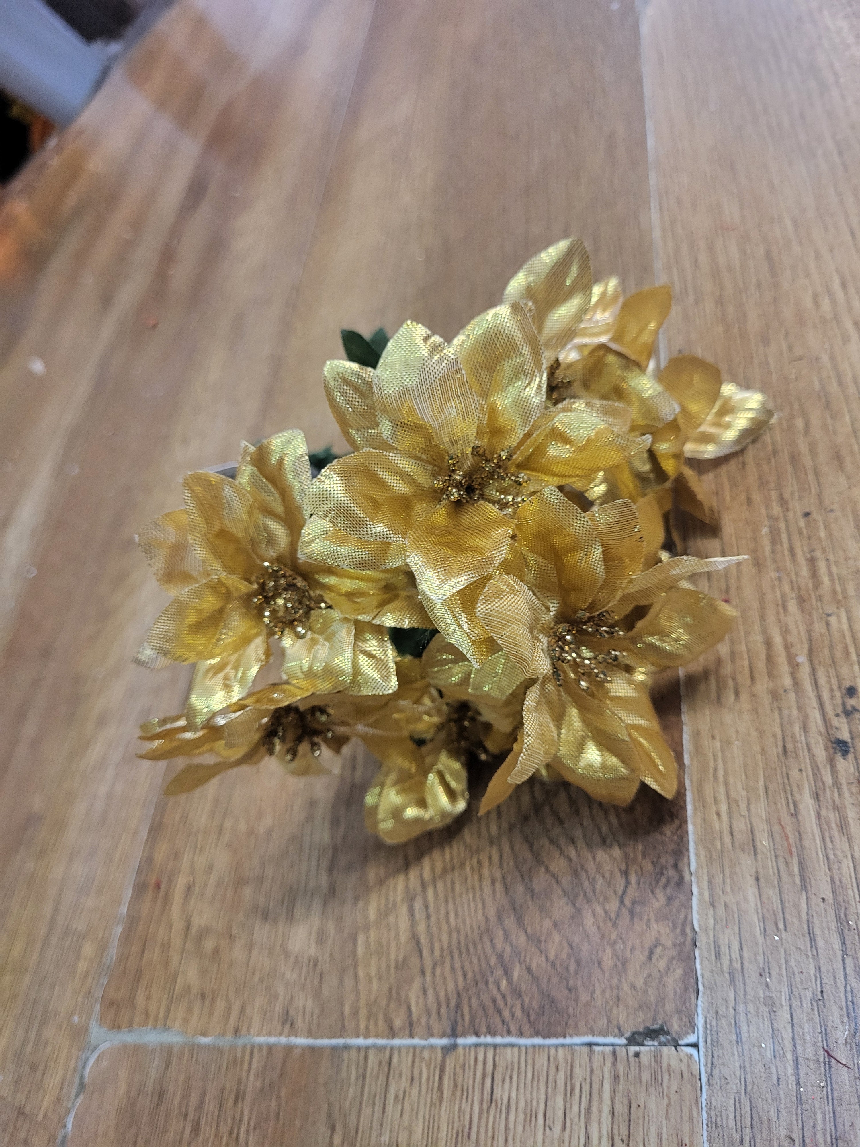 Mini poinsettia bunch  - 4 colours available image 6