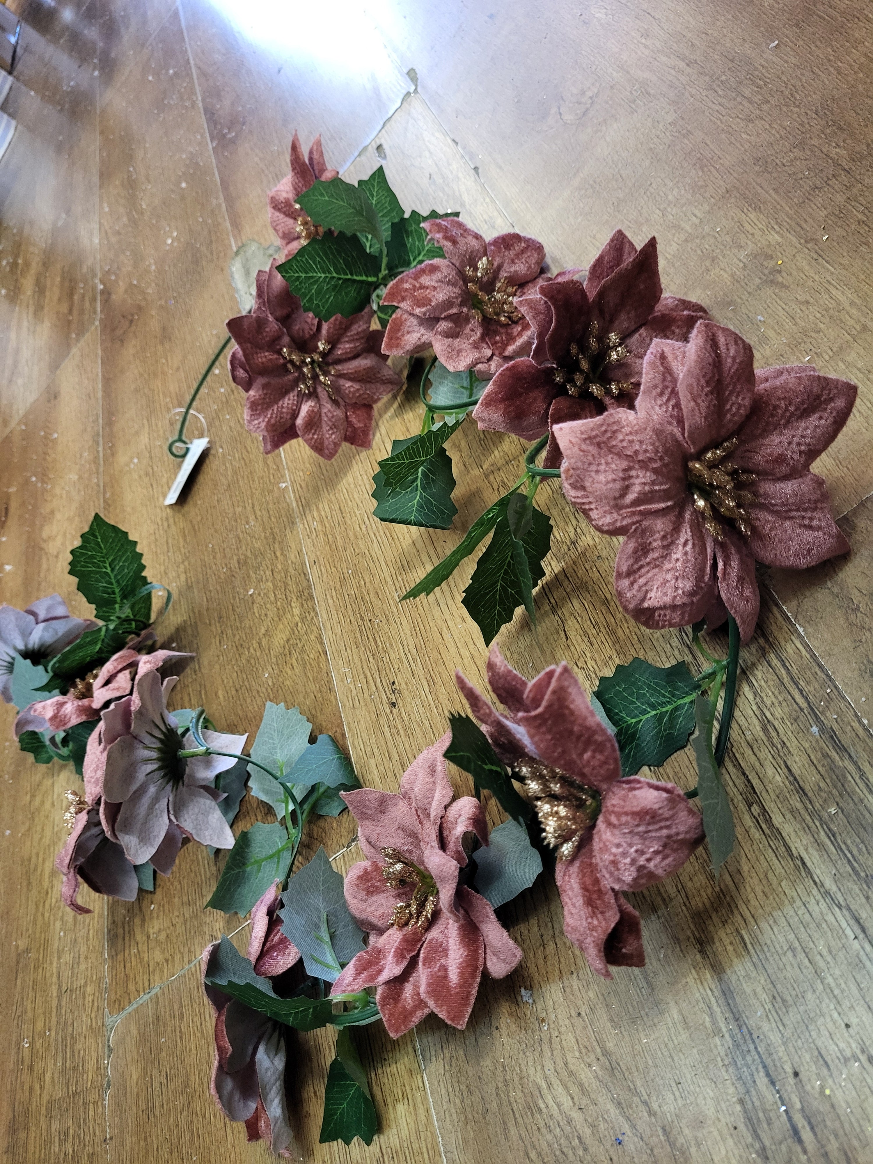 Pink velvet poinsettia garland  image 0